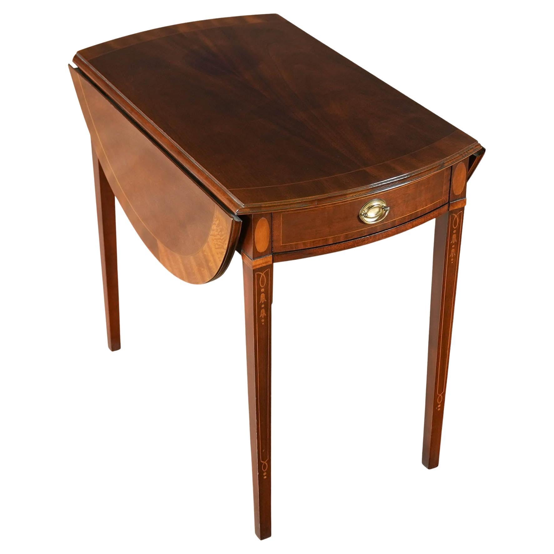 Tavolo Councill Pembroke d
epoca