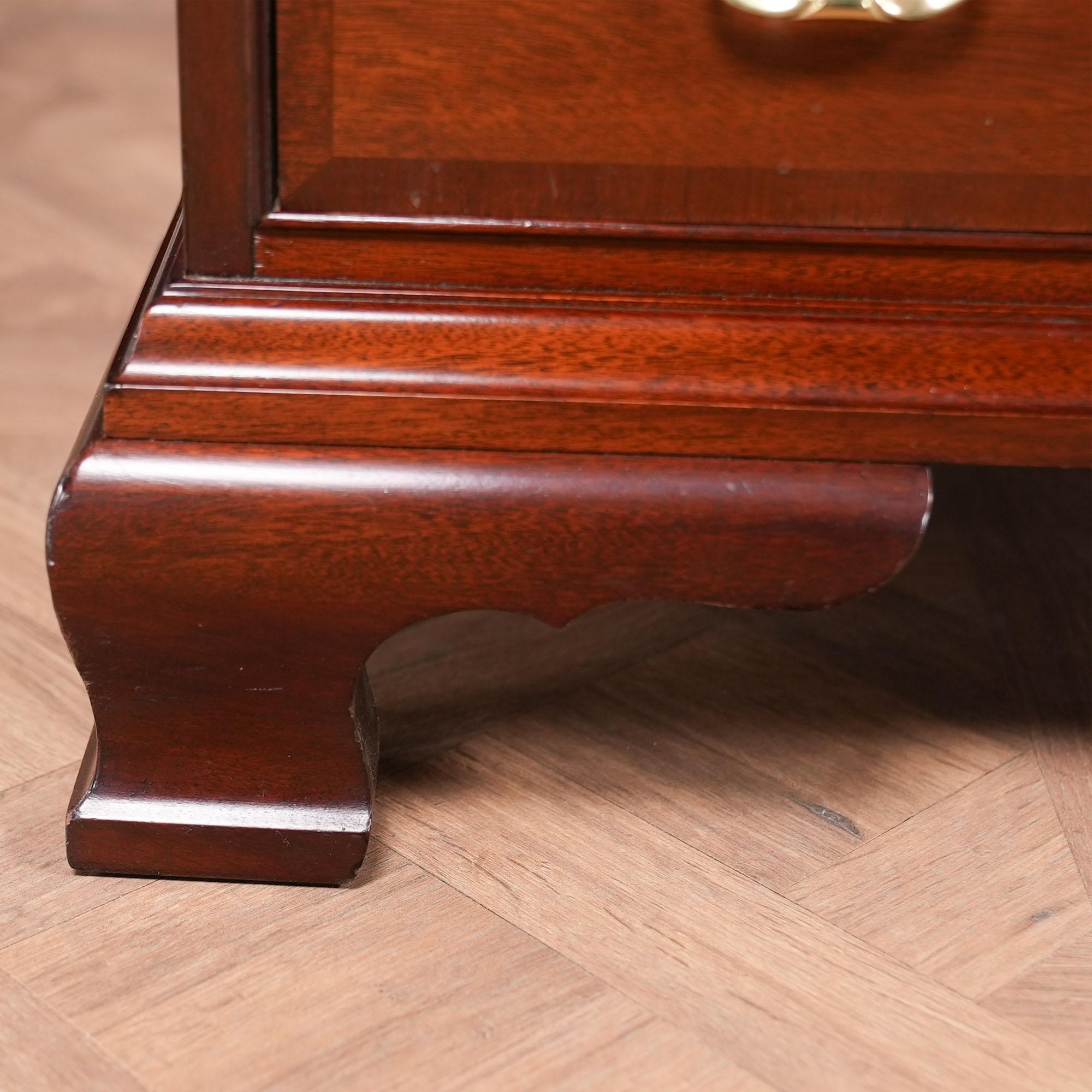 Vintage Councill Triple Dresser and Mirror In Good Condition For Sale In Annville, PA