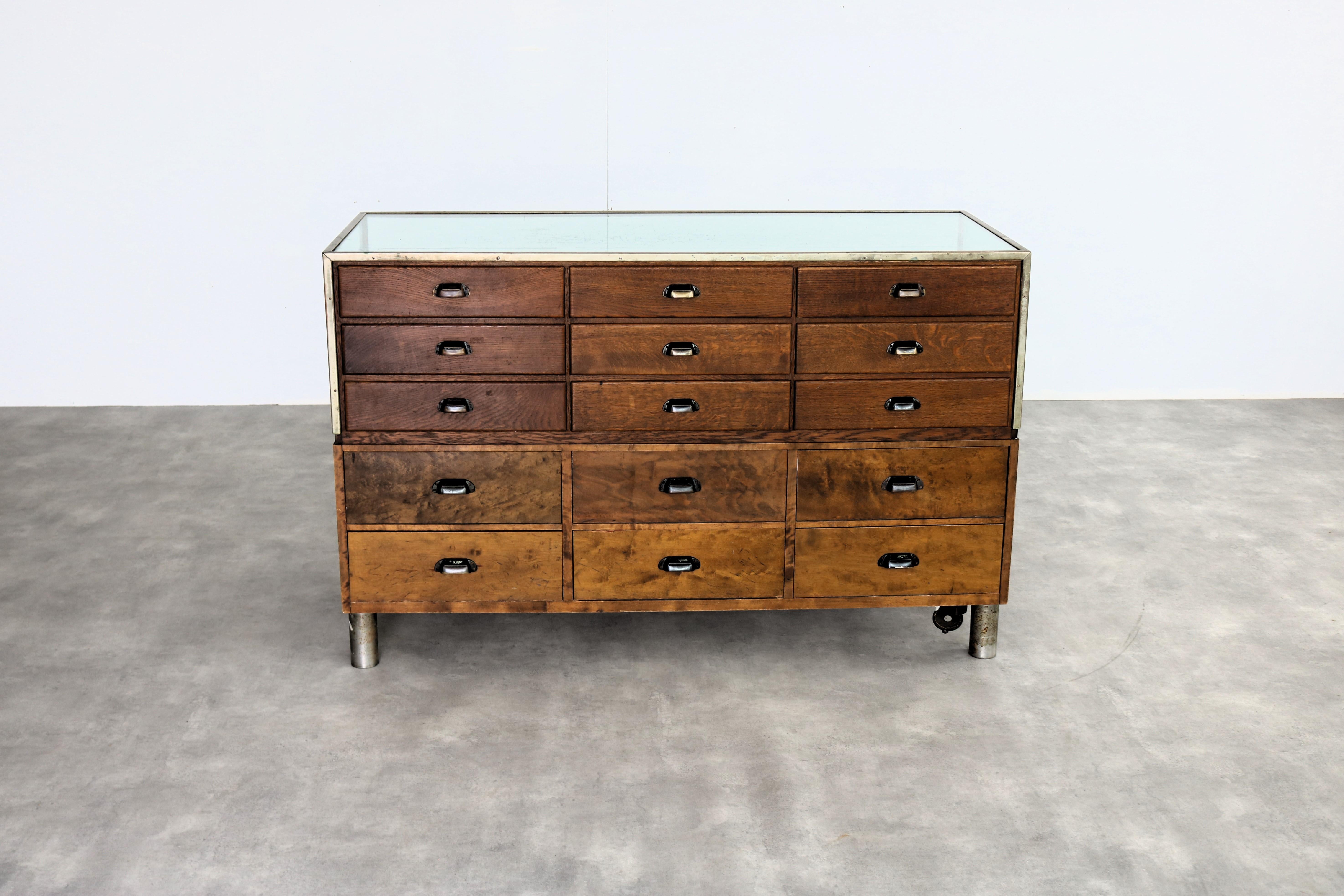 mostrador vintage  1940s  muestra  armario  Swedis en venta 6