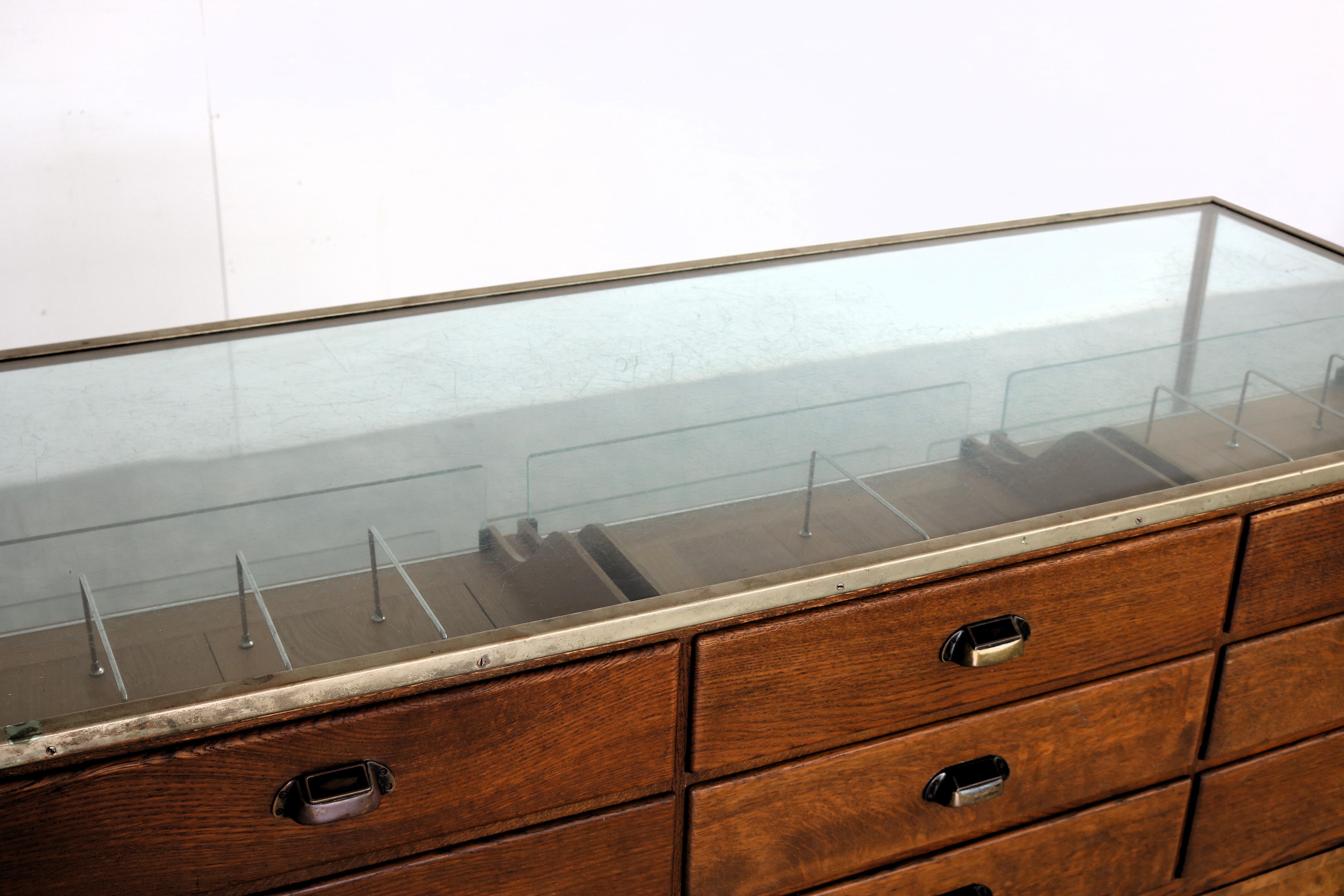 mostrador vintage  1940s  muestra  armario  Swedis en venta 7
