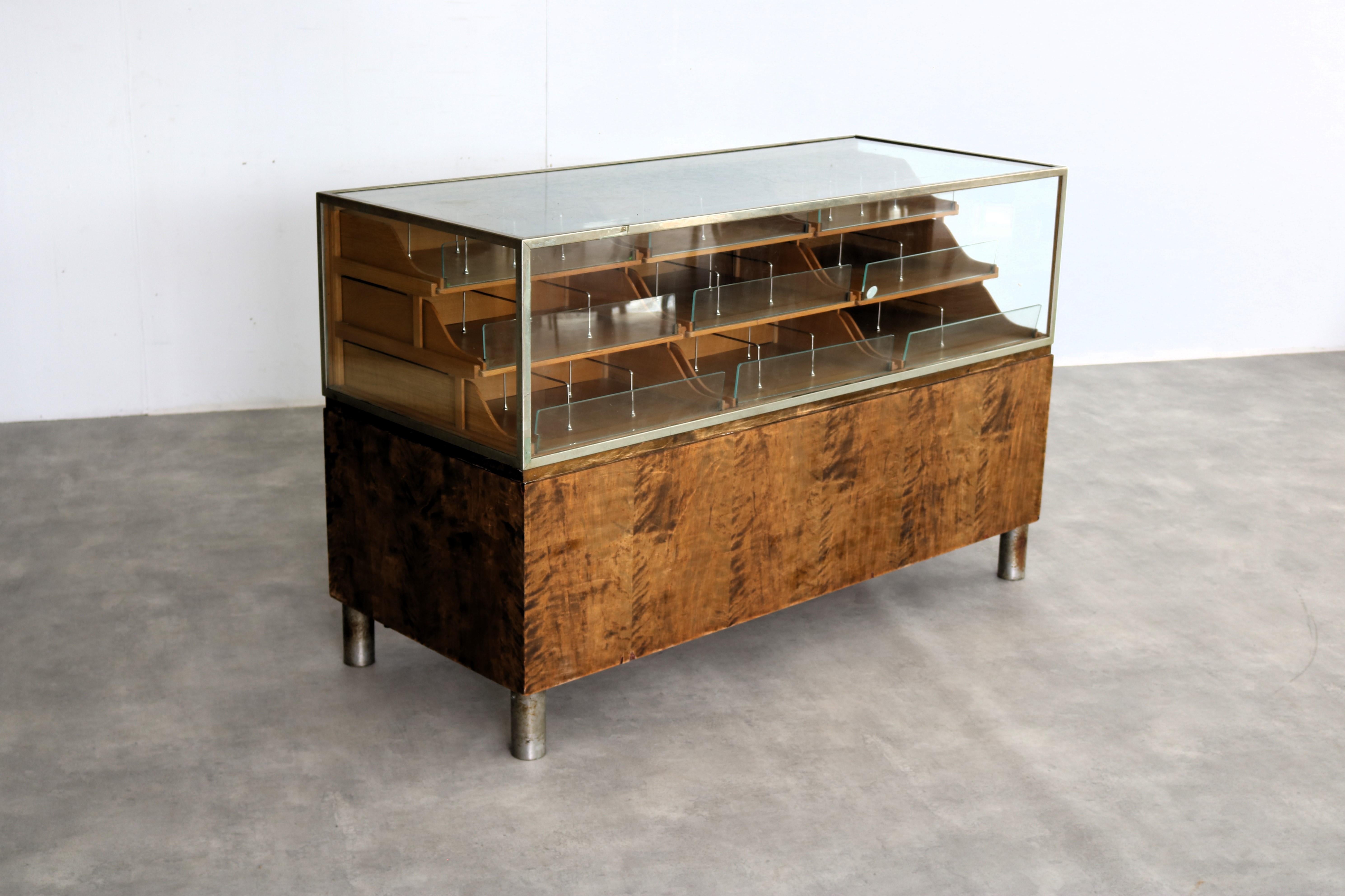 mostrador vintage  1940s  muestra  armario  Swedis en Bueno estado para la venta en Lemmer, NL