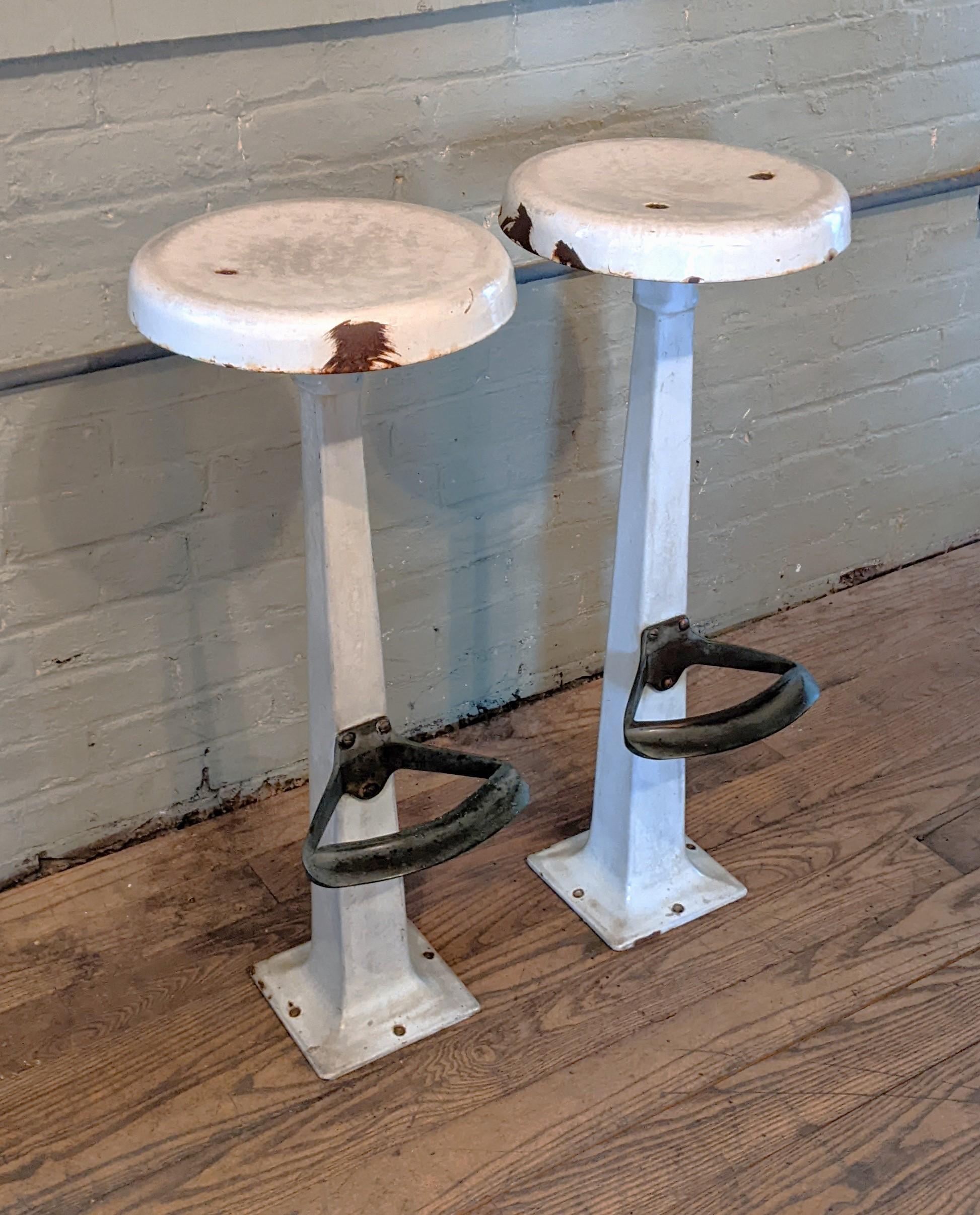 Pair of vintage diner stools

Seat height: 30 1/2