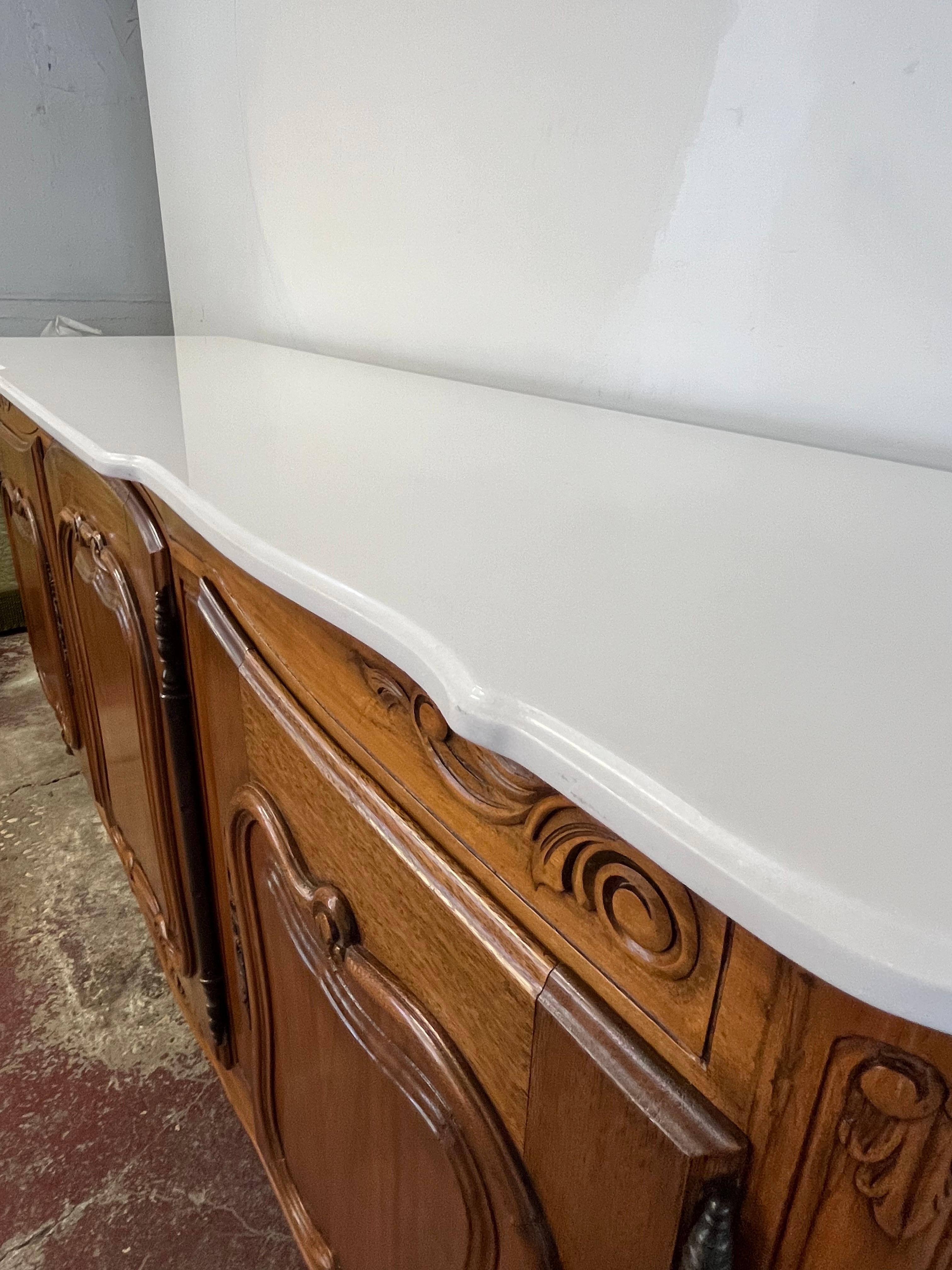 XX secolo Buffet francese vintage con piano in marmo in vendita