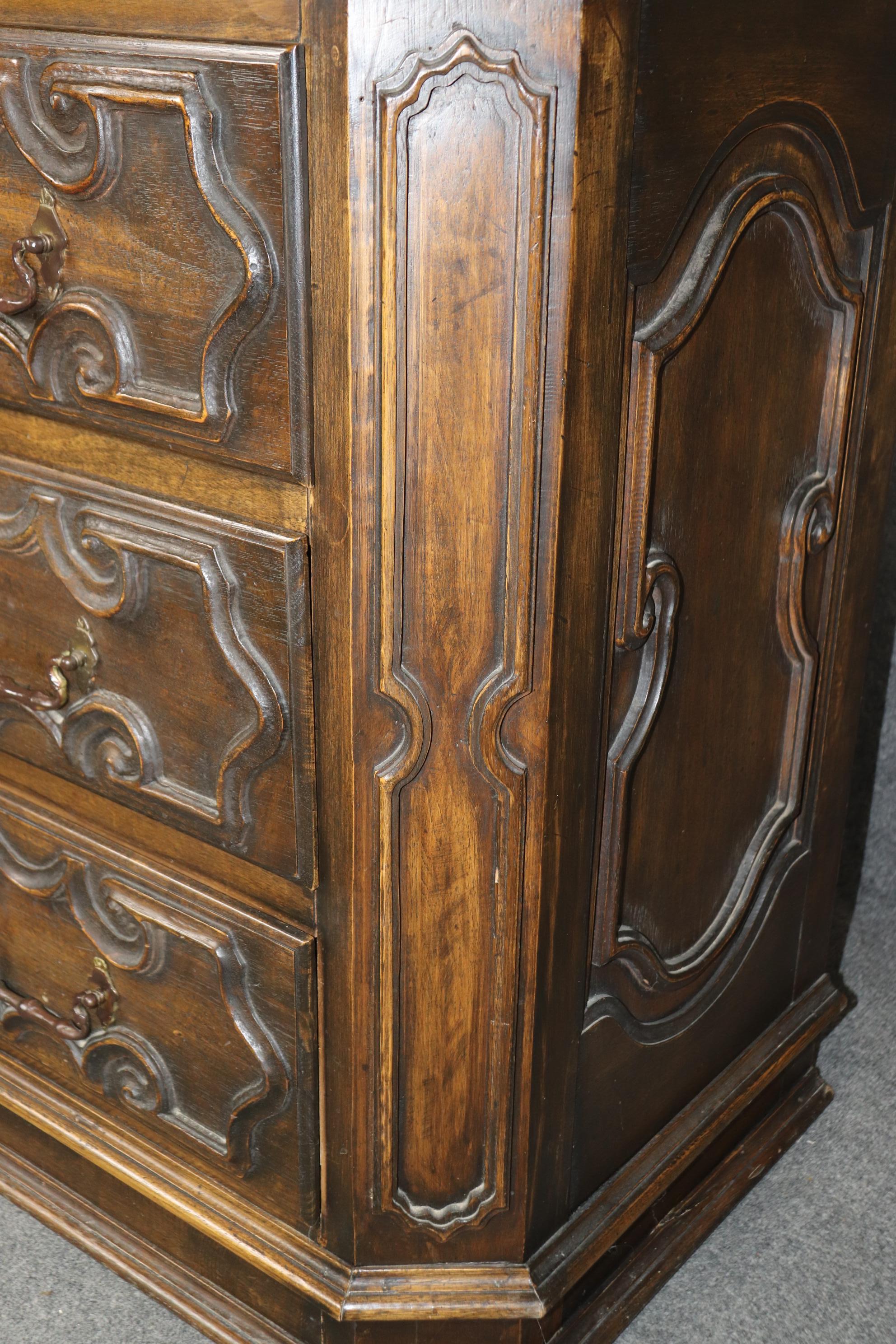 Vintage Country francese in stile Luigi XIV con tre cassetti in legno afflosciato in vendita 5