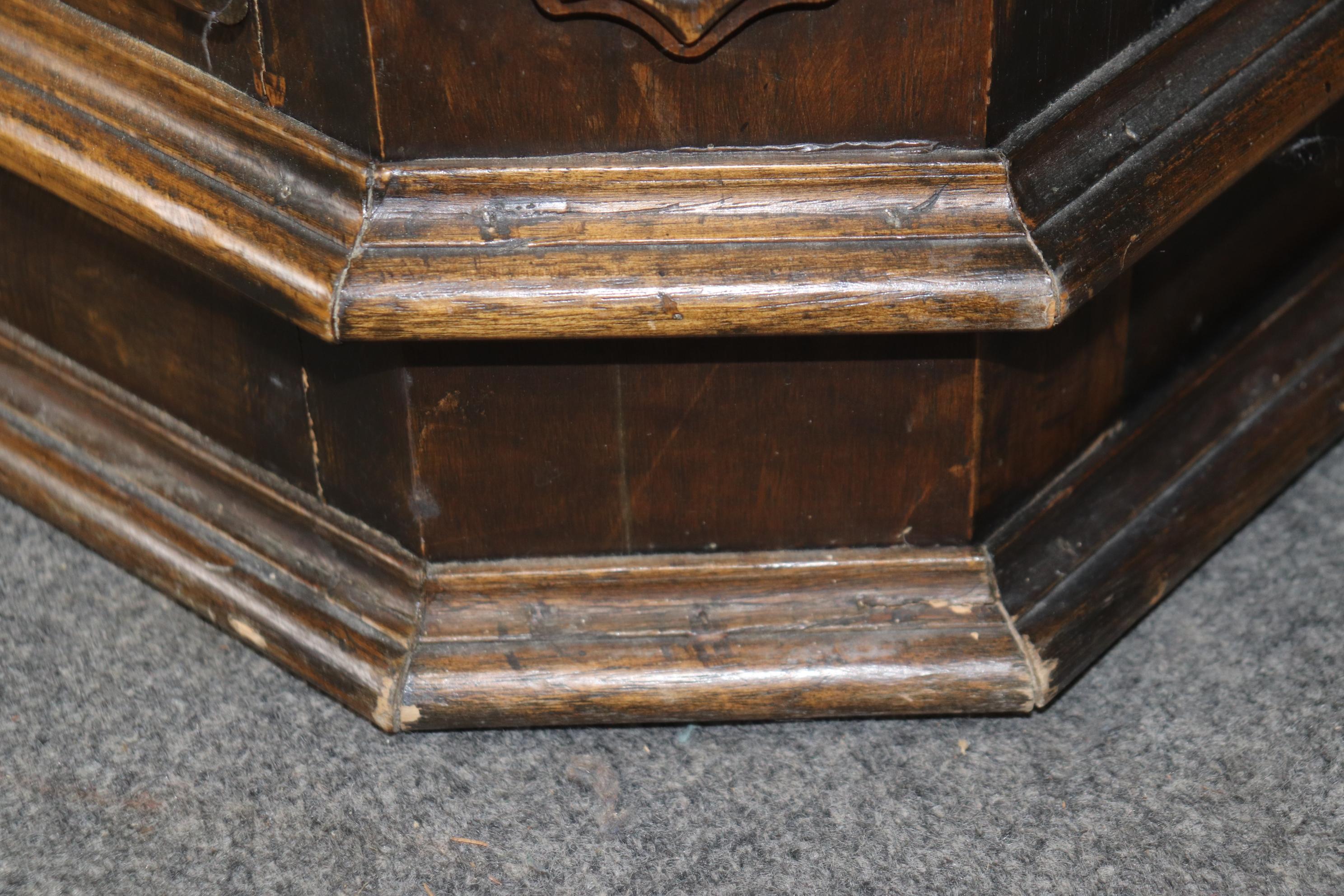 Vintage Country francese in stile Luigi XIV con tre cassetti in legno afflosciato in vendita 6