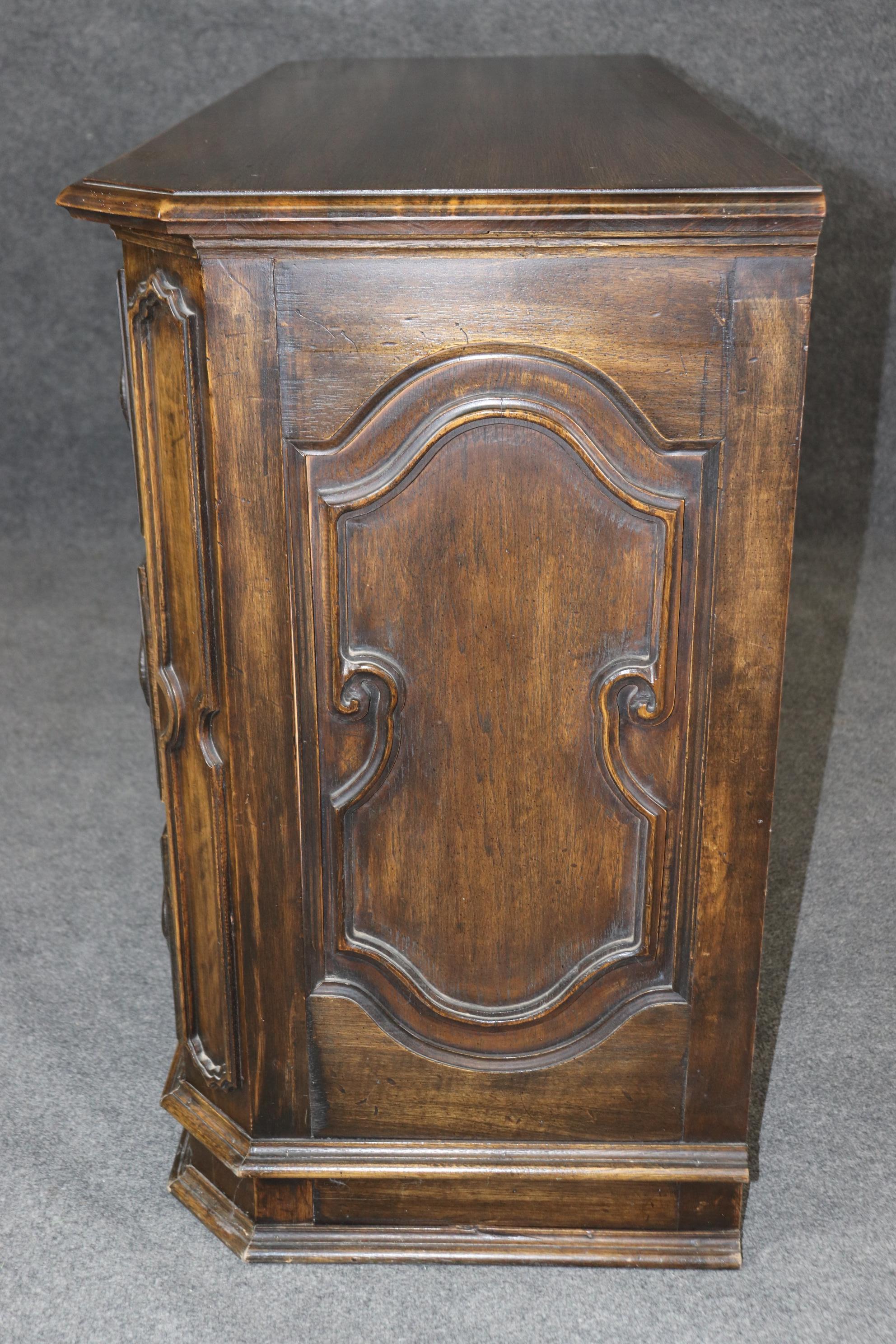 Sconosciuto Vintage Country francese in stile Luigi XIV con tre cassetti in legno afflosciato in vendita