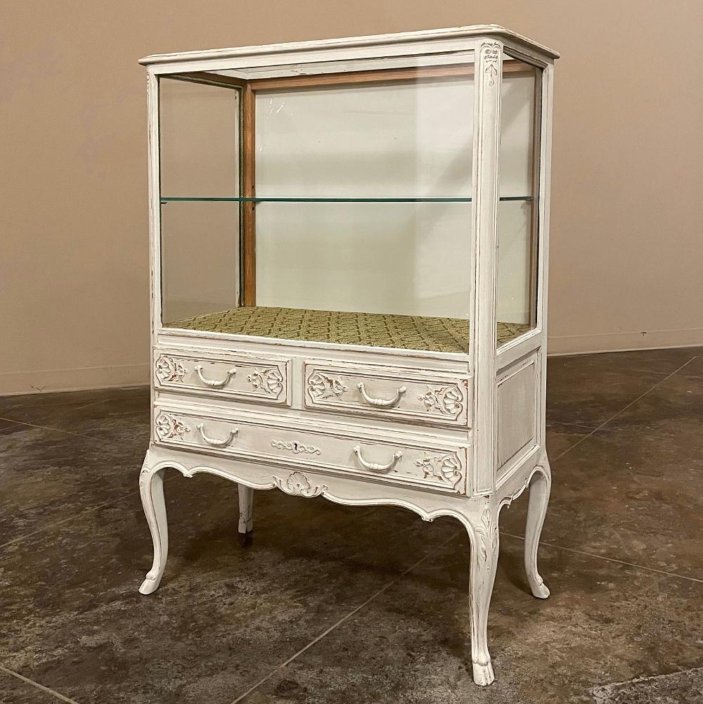 Hand-Painted Vintage Country French Louis XV Painted Vitrine For Sale