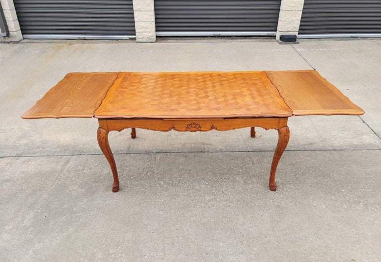 Vintage Country French Louis XV Style Extending Dining Table In Good Condition For Sale In Forney, TX