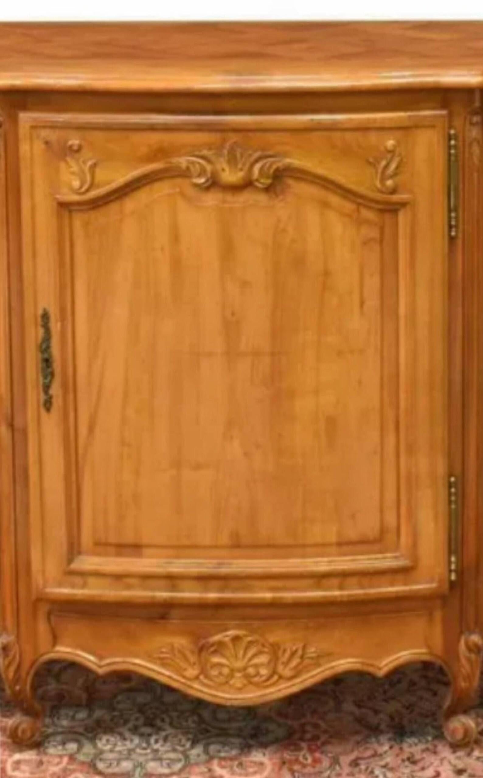 Vintage Country French Louis XV Style Fruitwood Sideboard In Good Condition For Sale In Forney, TX