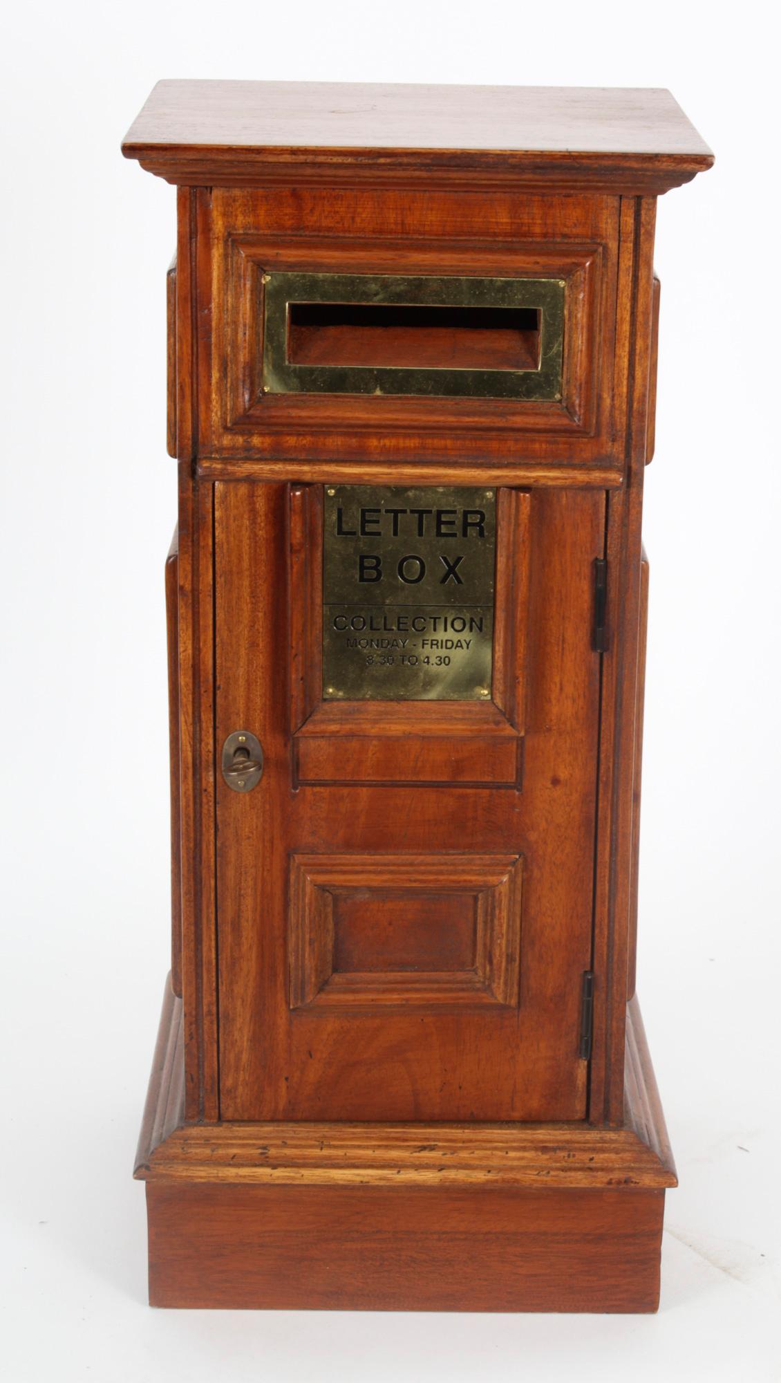 This is a beautiful vintage Country House Pillar Post Letter Box cabinet, dating from the second half of the 20th century.

The rectangular solid walnut country house pillar post letter box features a square cornice top with a brass posting slot. It