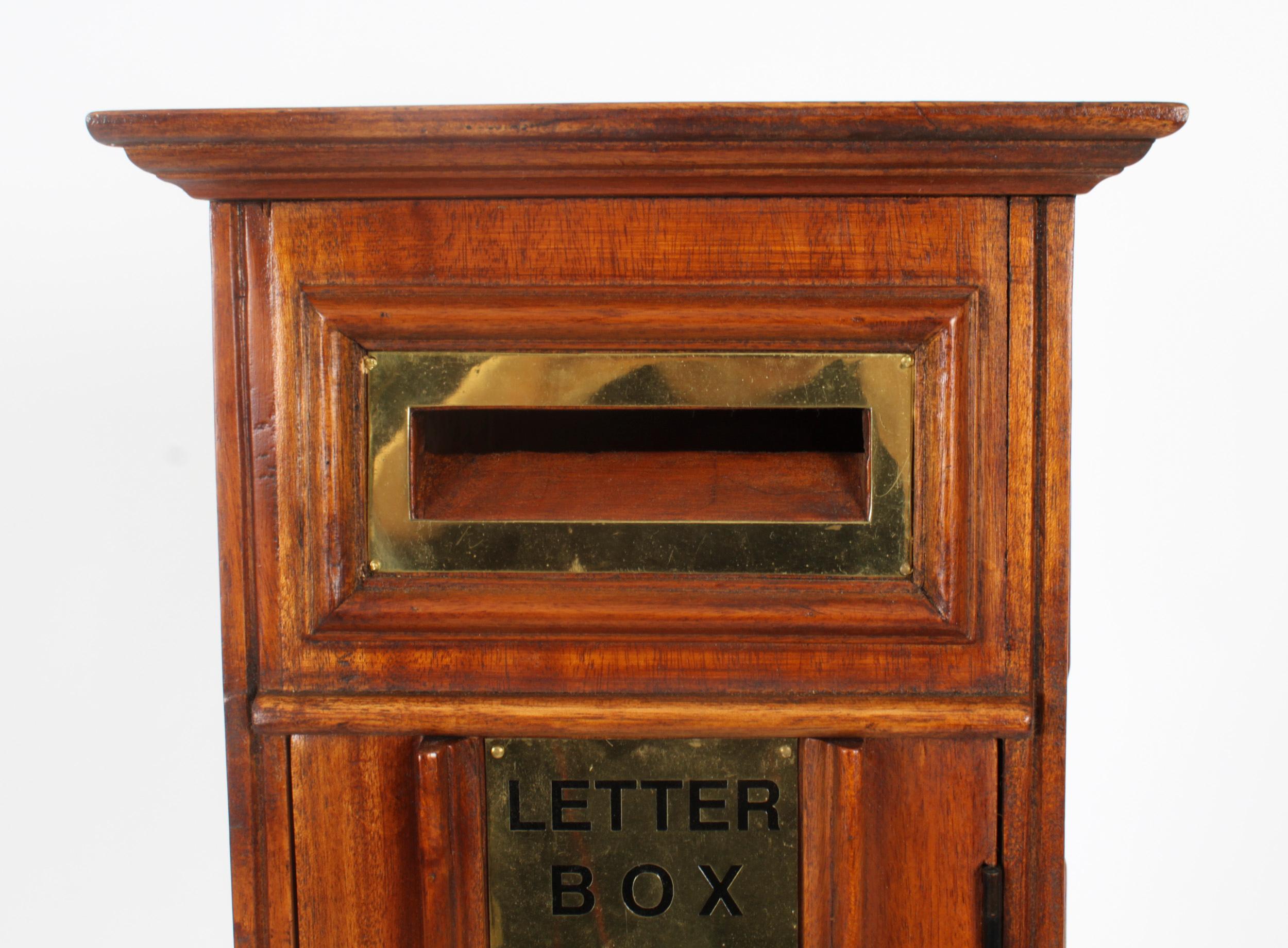 Vintage Country House Pillar Post Letter Box Cabinet 20th Century In Good Condition In London, GB