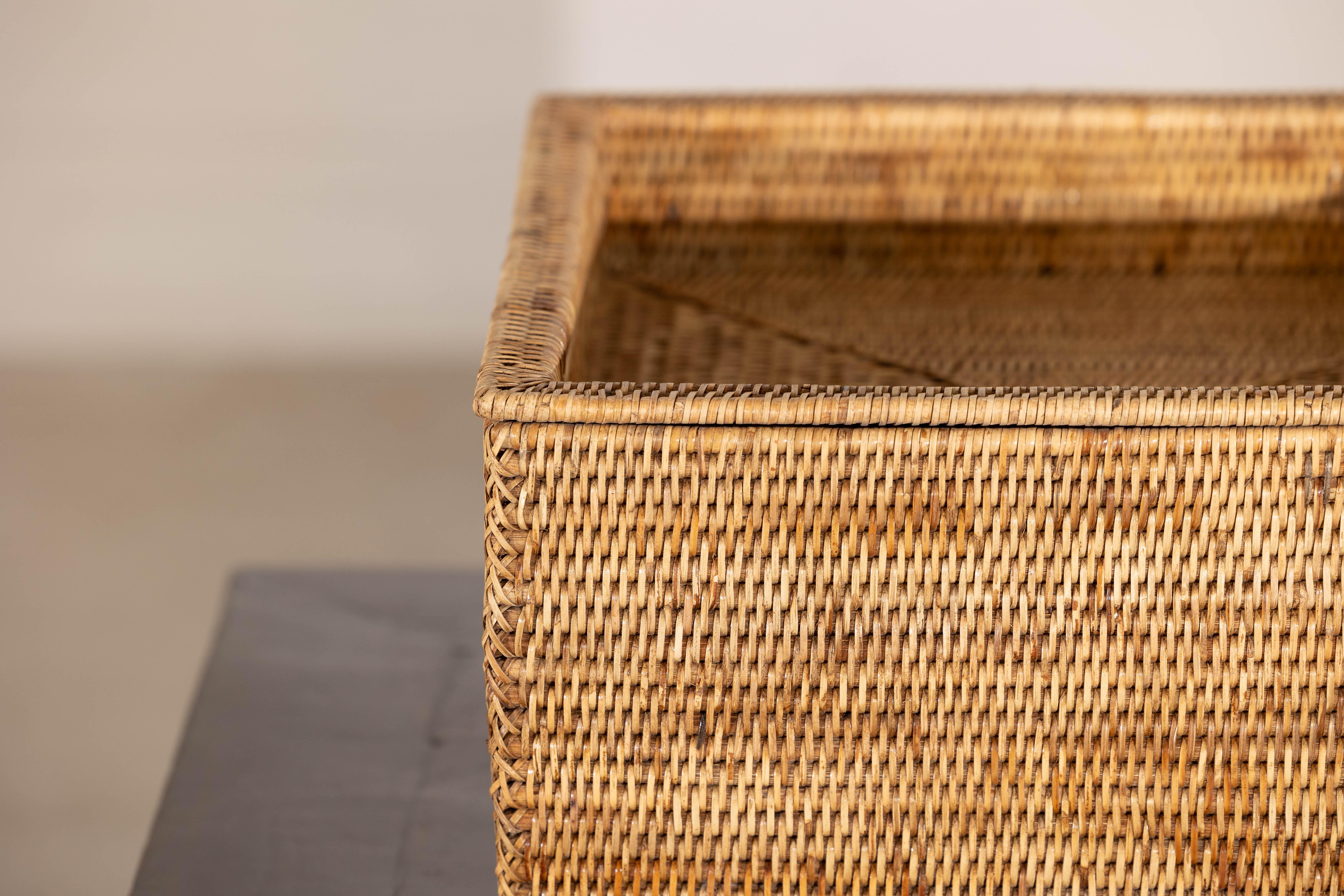 Vintage Country Style Rectangular Rattan Storage Box with Removable Tray Lid For Sale 10