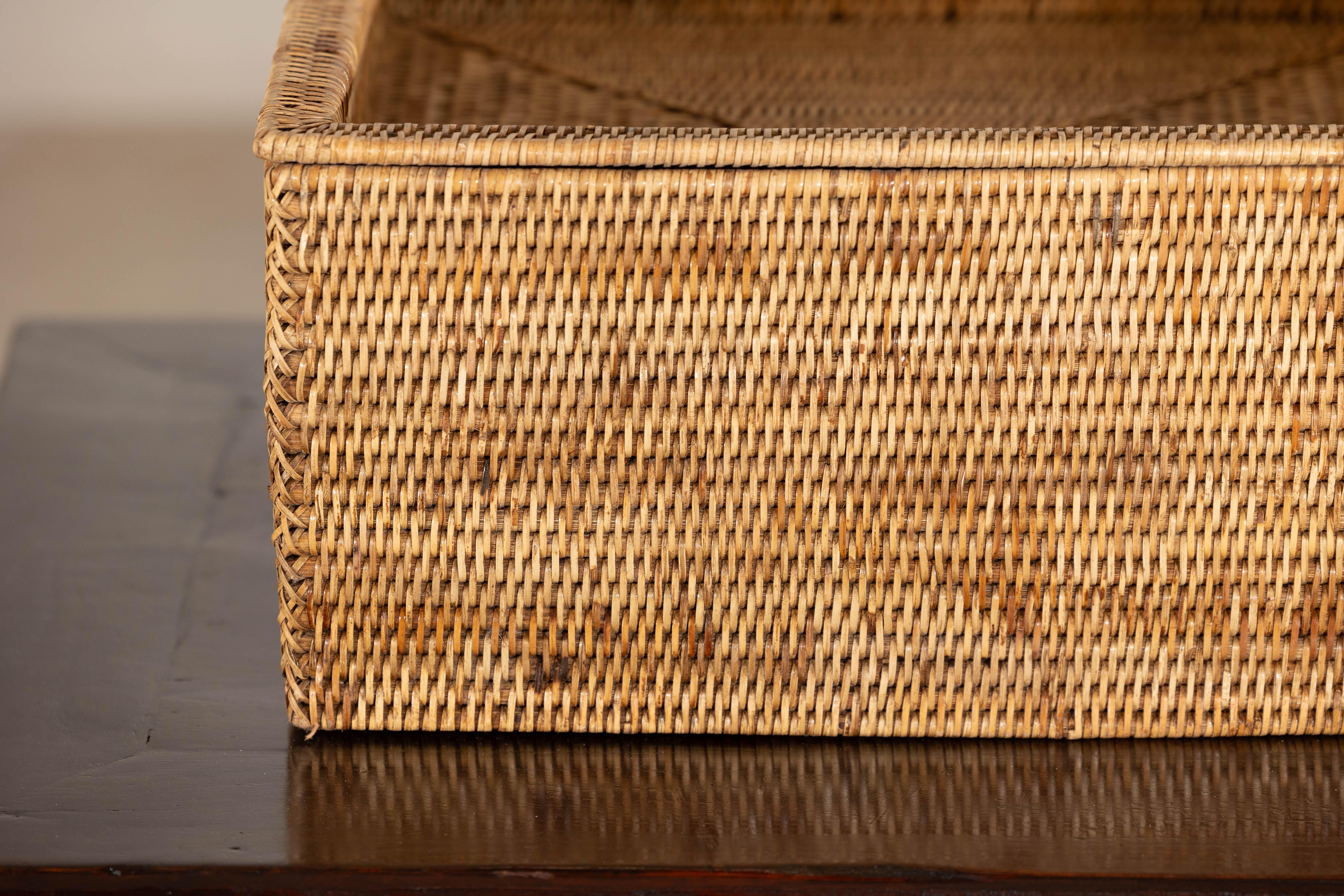 Vintage Country Style Rectangular Rattan Storage Box with Removable Tray Lid For Sale 12