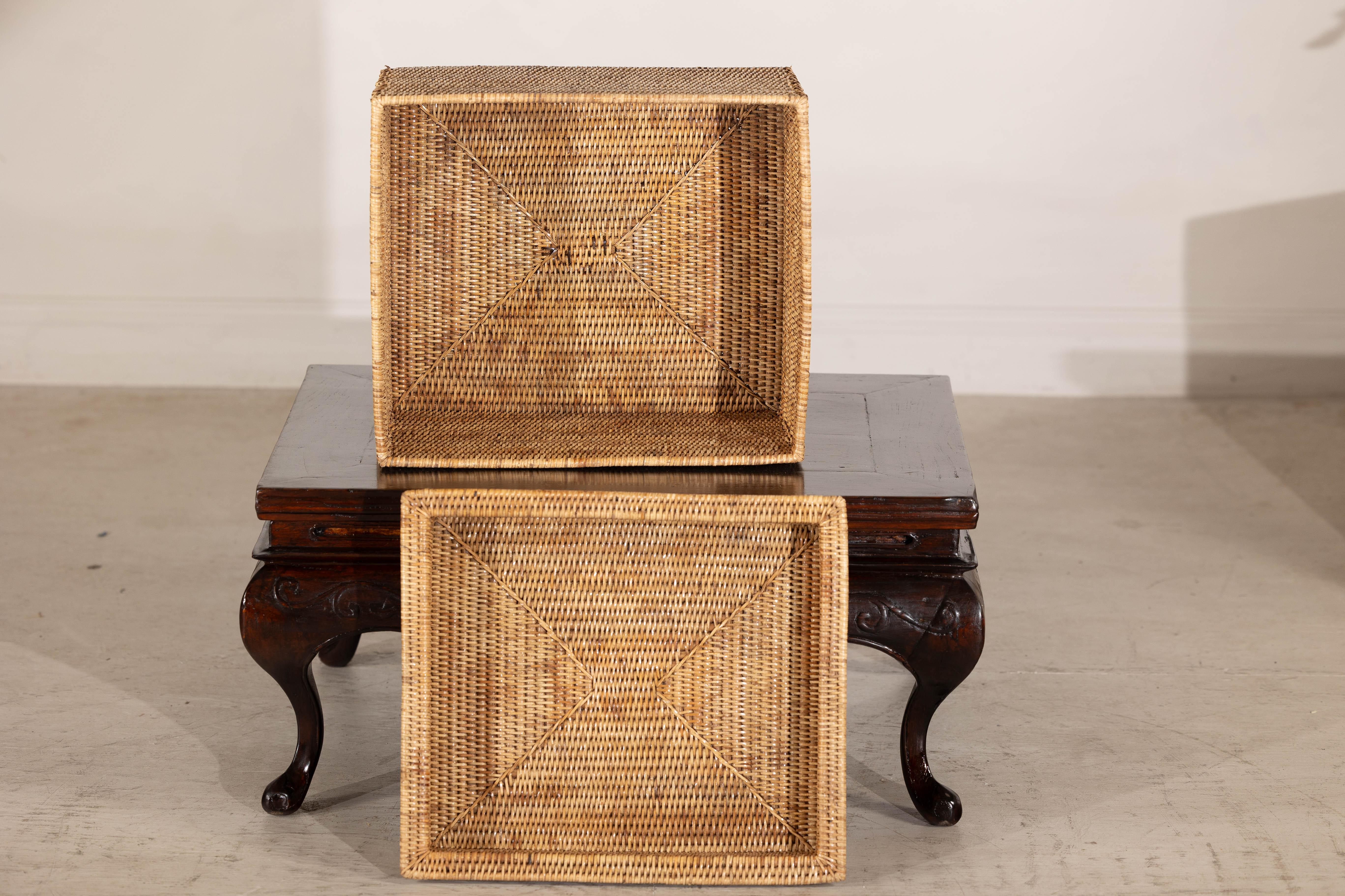 Vintage Country Style Rectangular Rattan Storage Box with Removable Tray Lid For Sale 13