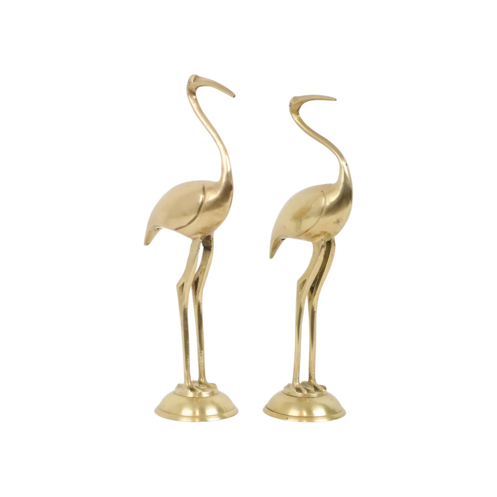 Bellissima coppia di gru o ibis d'epoca in ottone su una base rotonda, in stile Hollywood Regency degli anni '60-'70, articoli vintage incontaminati per arredare i tuoi interni.

In perfette condizioni vintage, queste statuette sono splendidamente