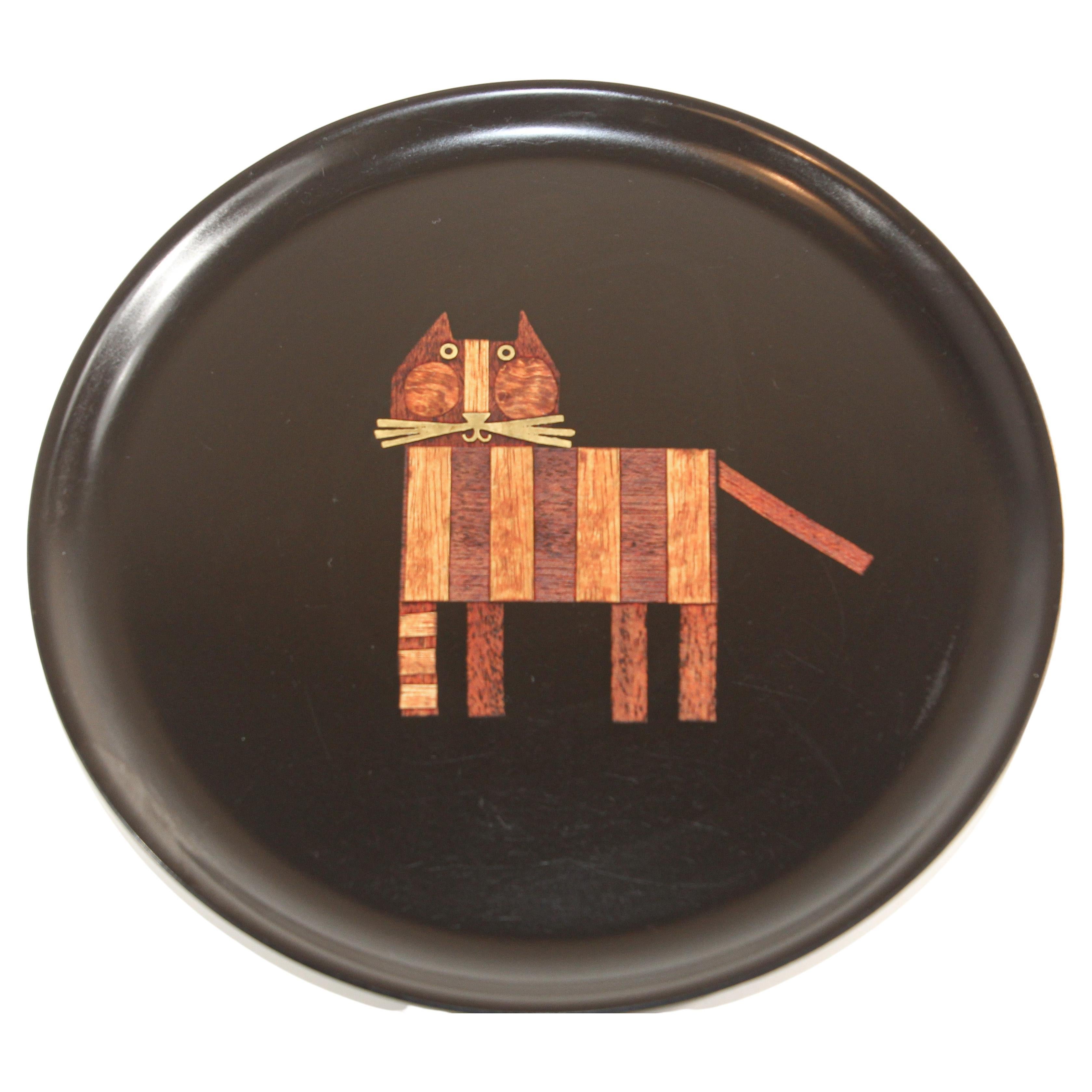 Mid-Century Modern Couroc of Monterey California cat design barware serving tray.
A mid century beautiful Couroc barware tray featuring a cat made up of the classic Couroc inlay techniques by master craftspeople using a variety of materials all