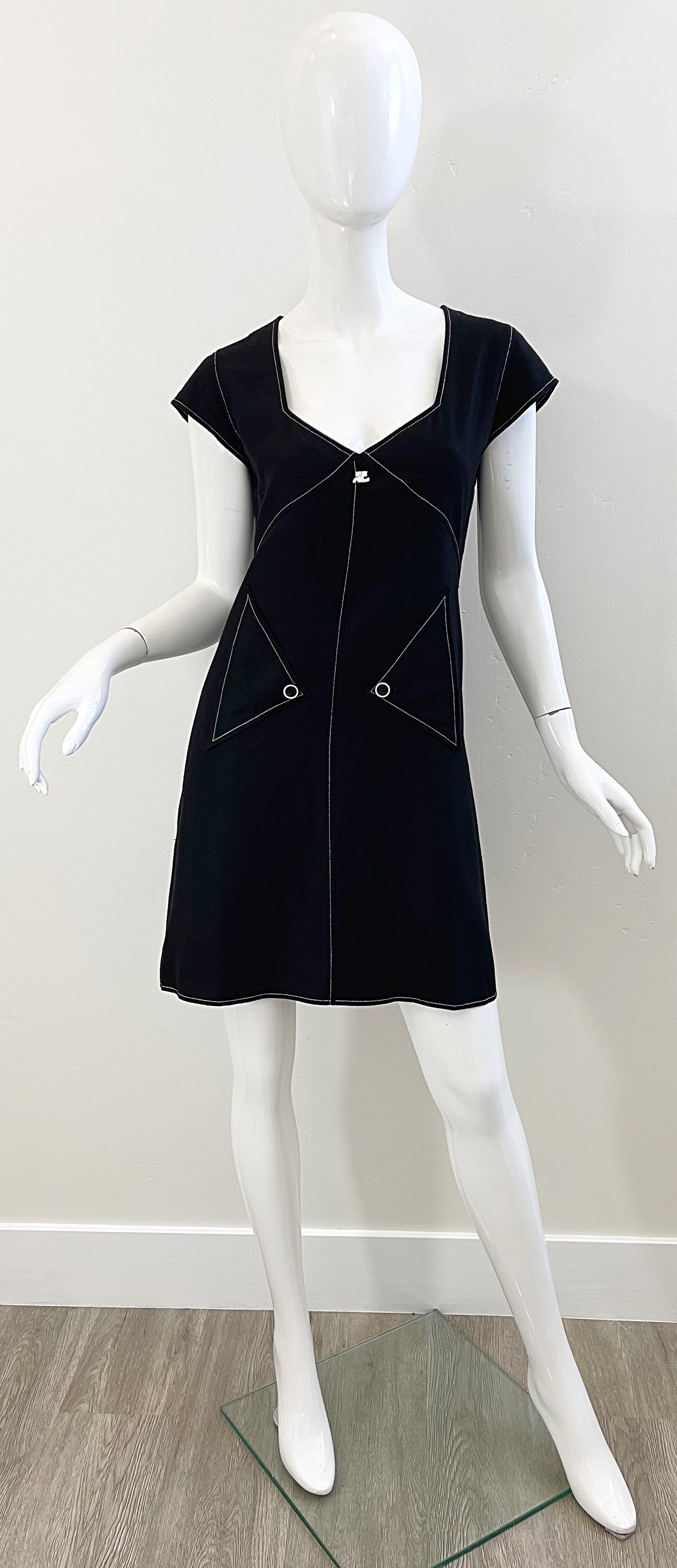 Vintage Courreges 1990s Does 1960s Black and White Size 38 / 6 90s Dress For Sale 10