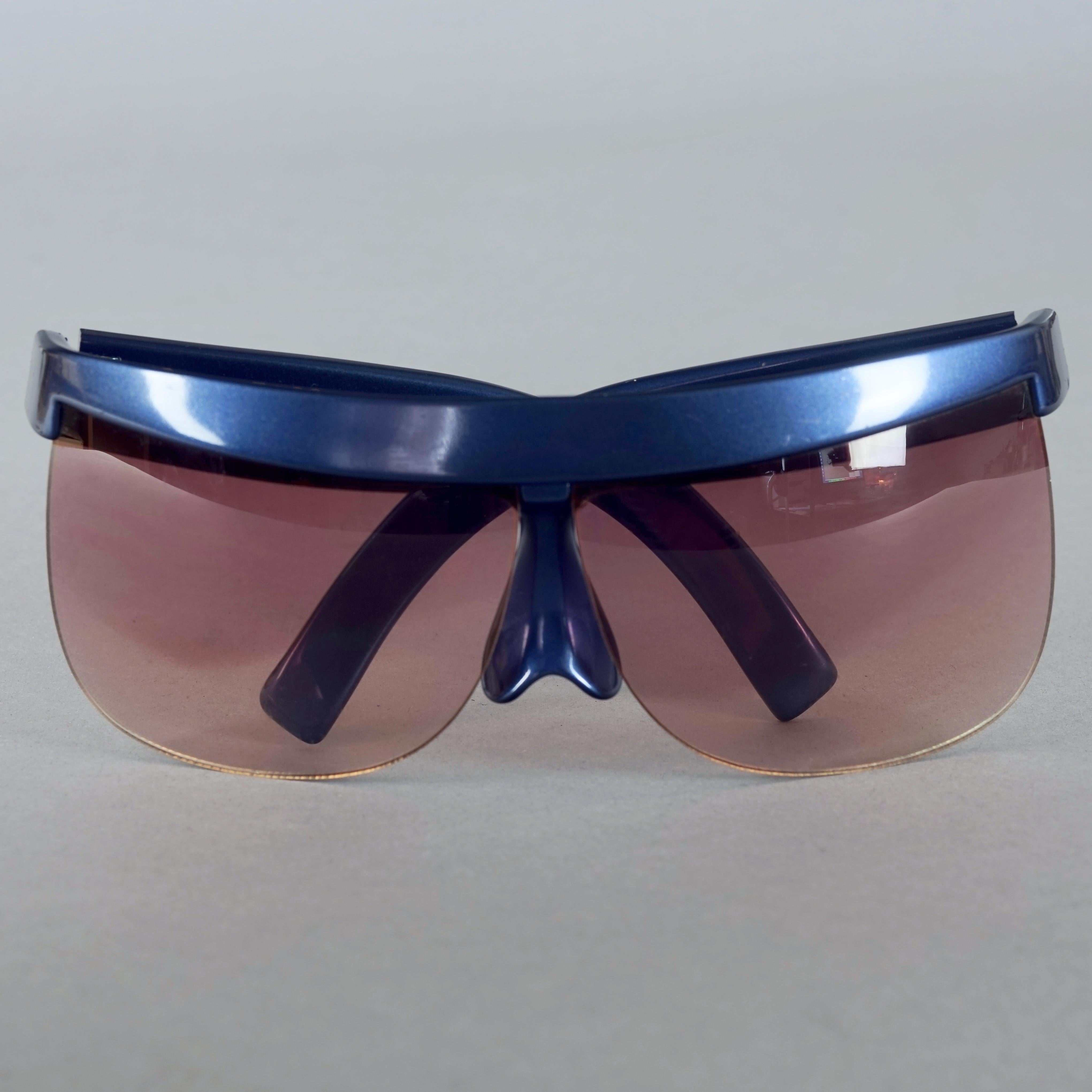 Vintage COURREGES Sculptural Futuristic Oversized Blue Sunglasses In Good Condition For Sale In Kingersheim, Alsace
