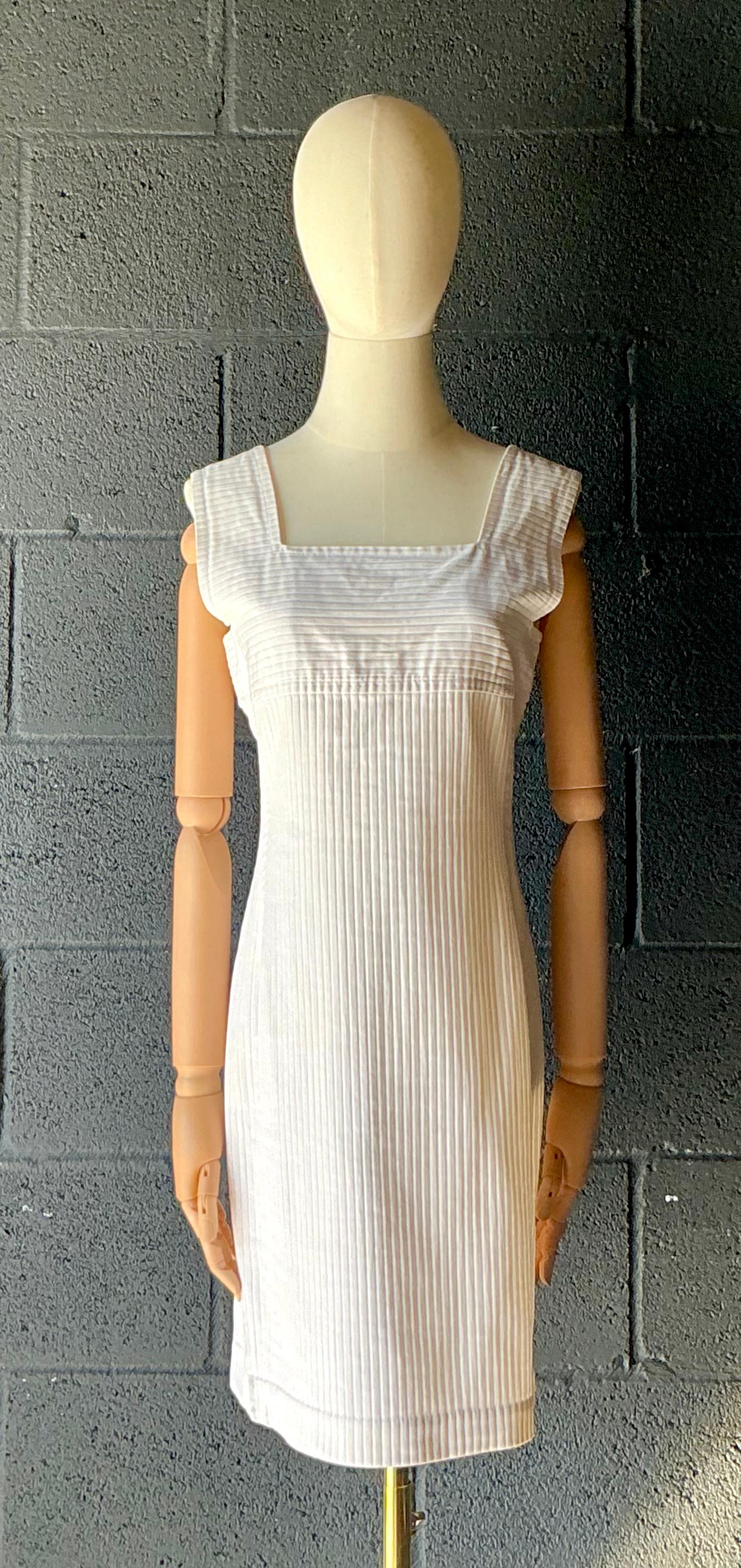 Courreges Weißes geripptes Vintage-Kleid im Zustand „Gut“ im Angebot in West Palm Beach, FL