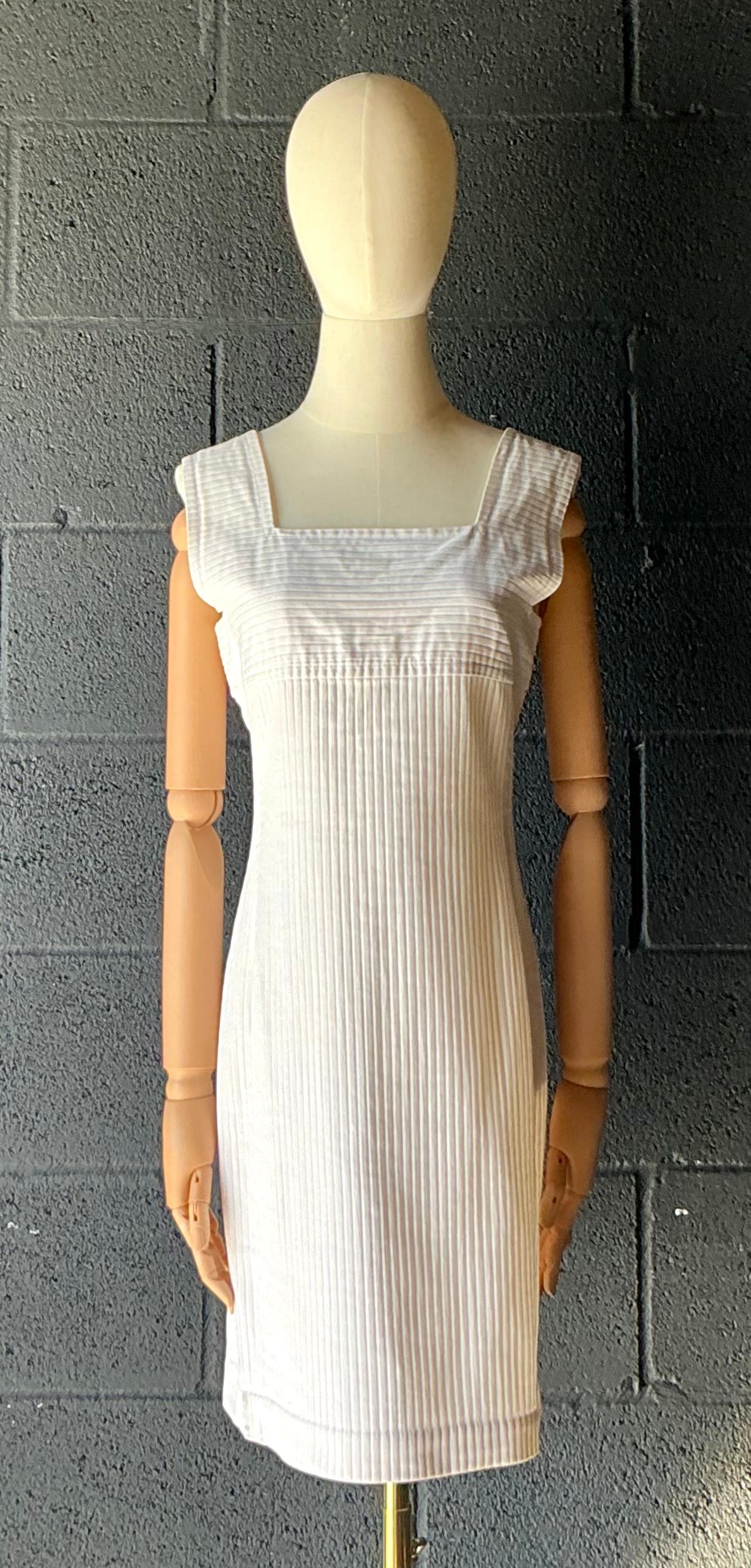 Courreges Weißes geripptes Vintage-Kleid Damen im Angebot