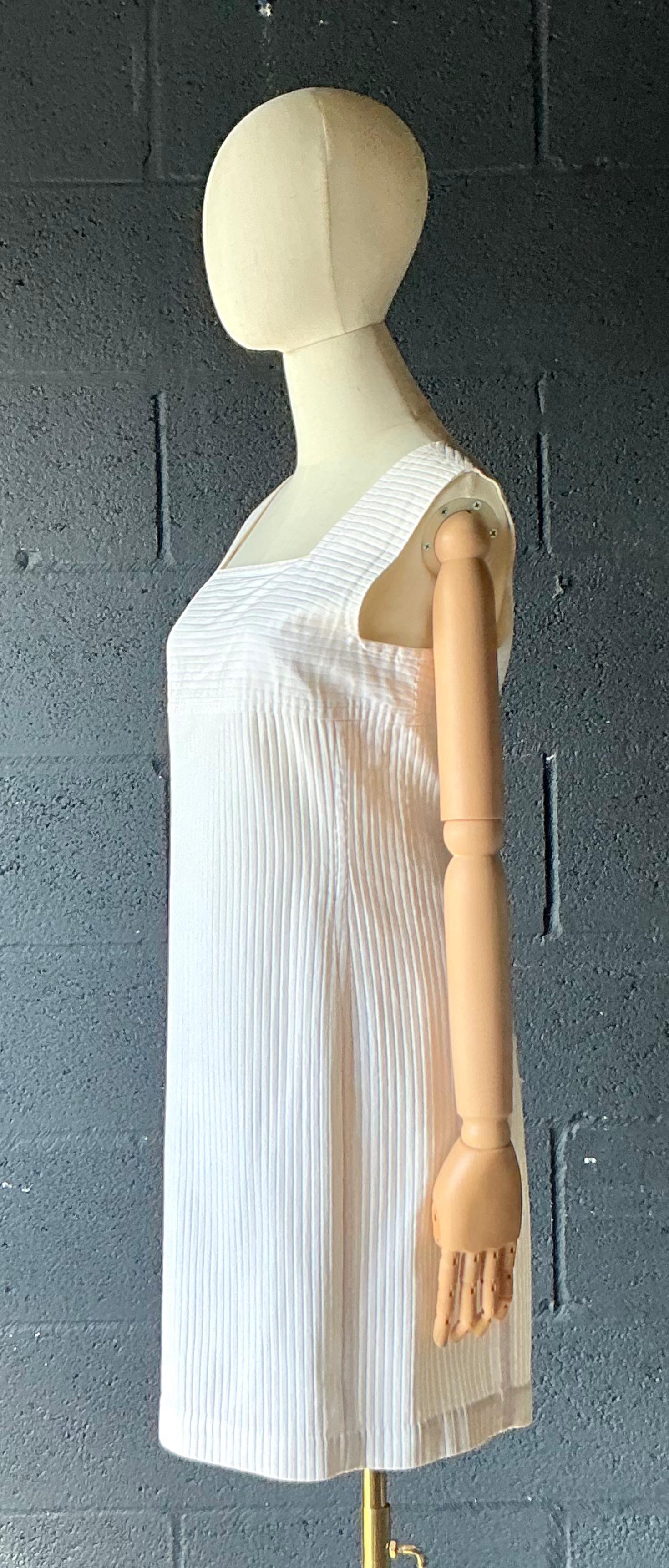 Courreges Weißes geripptes Vintage-Kleid im Angebot 1