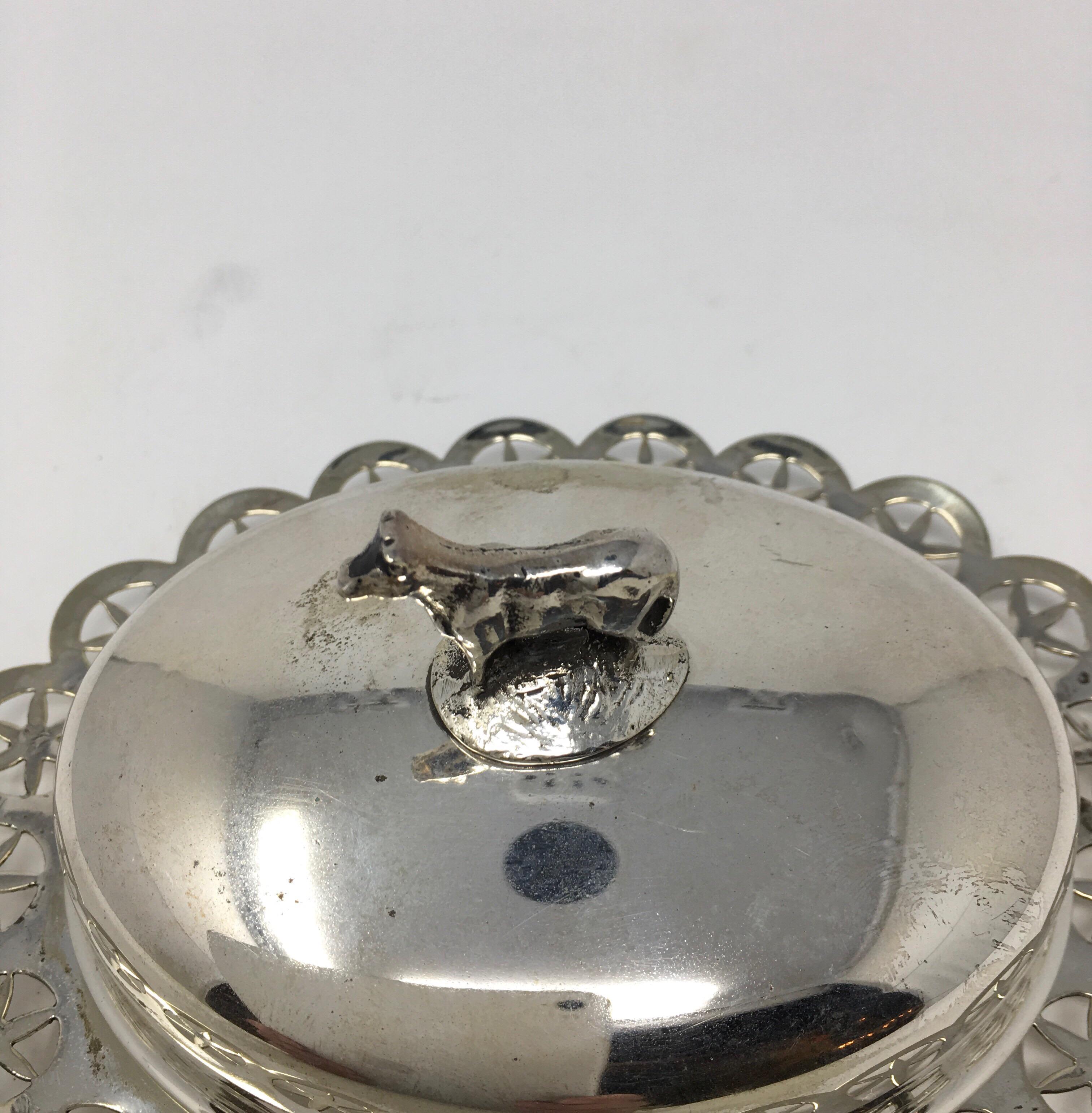 Vintage Covered Butter Dish with Cow Finial In Good Condition In Houston, TX