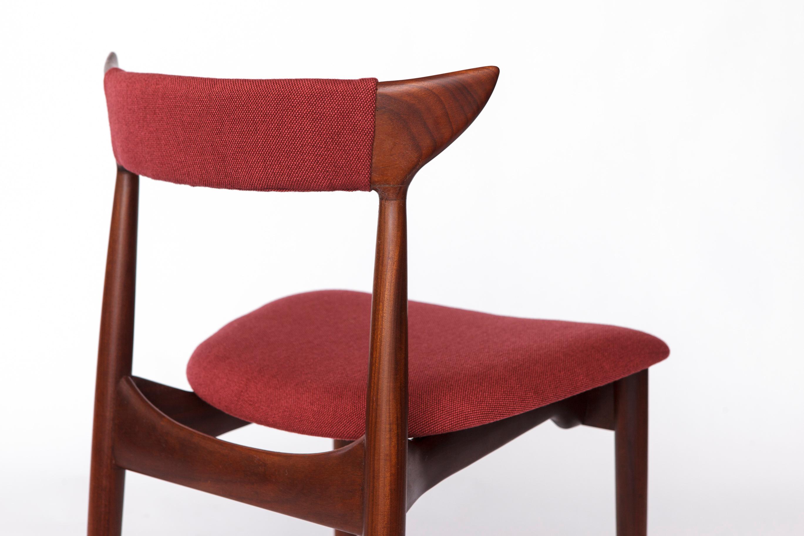 Vintage Cow Horn Chair – 1960s/1970s Danish Teak Dining or Desk Chair, Bordeaux For Sale 1