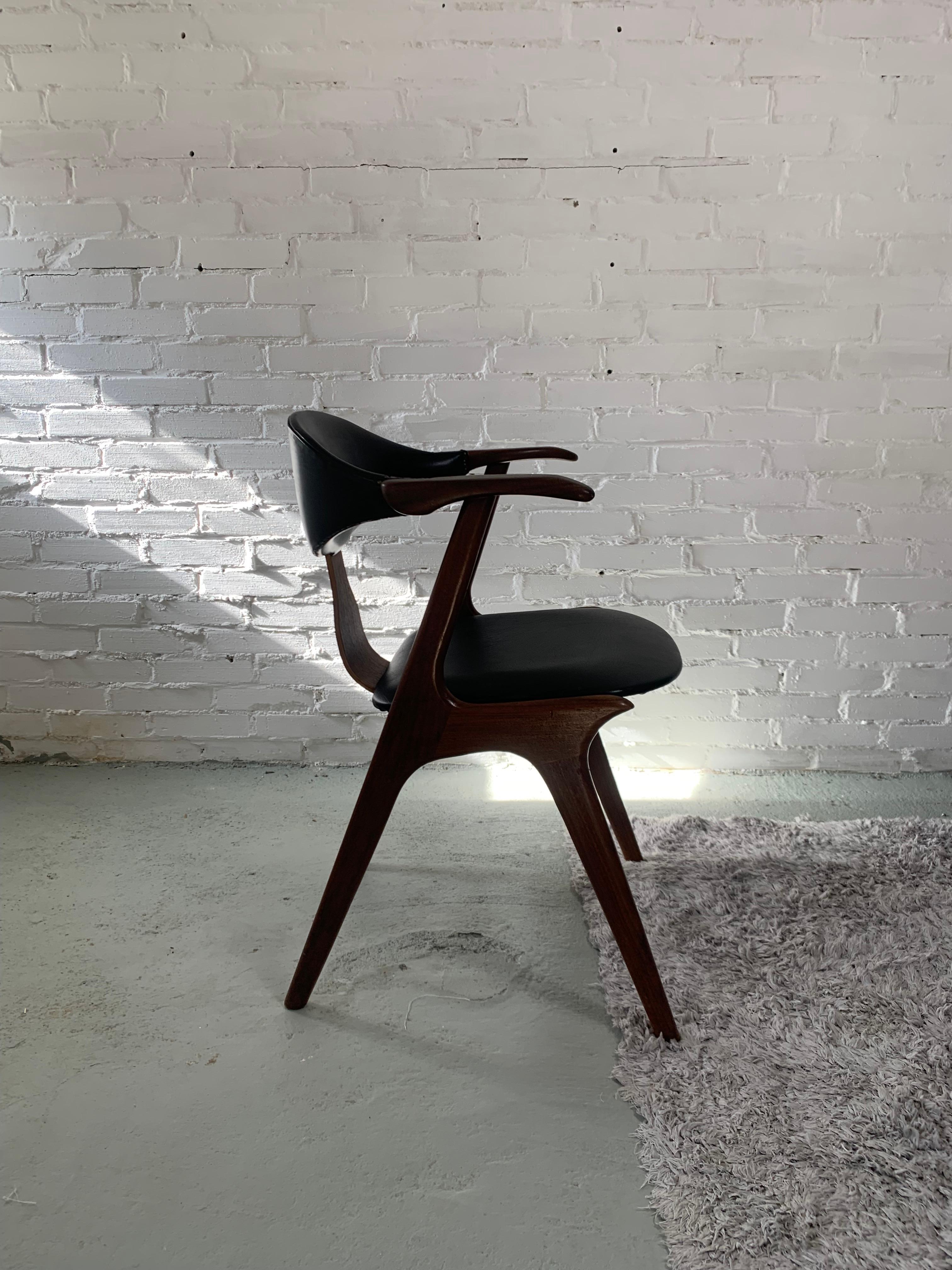 Vintage Cow Horn Chair by Louis Van Teeffelen For AWA, 1950s In Good Condition In Bunnik, NL