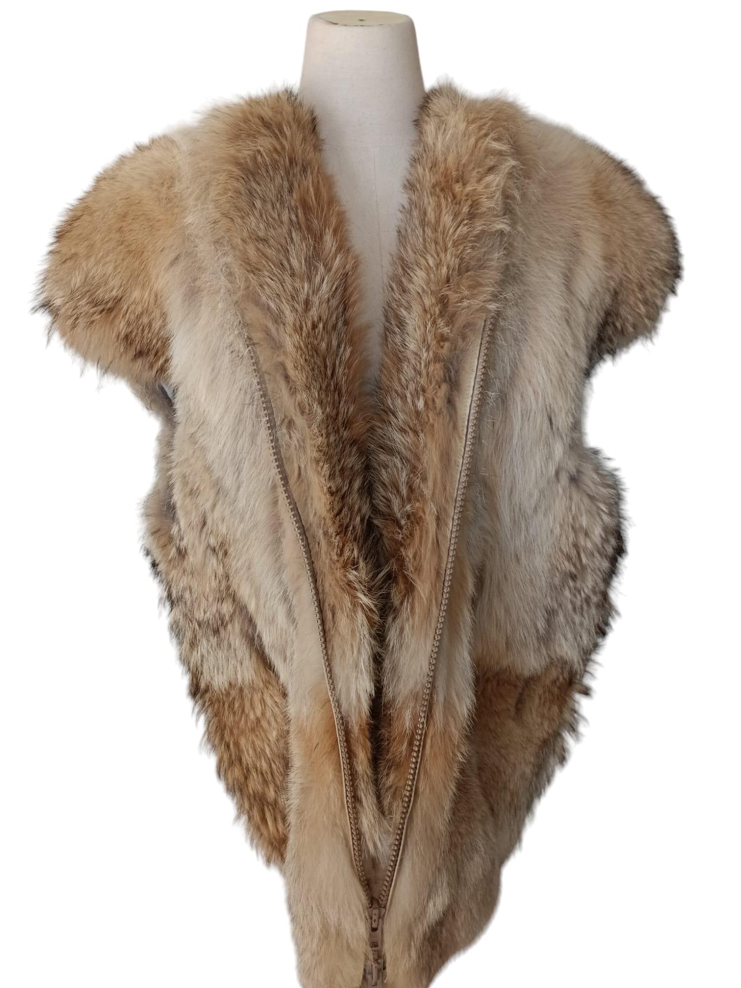 Gilet vintage in pelliccia di coyote M. in vendita 5