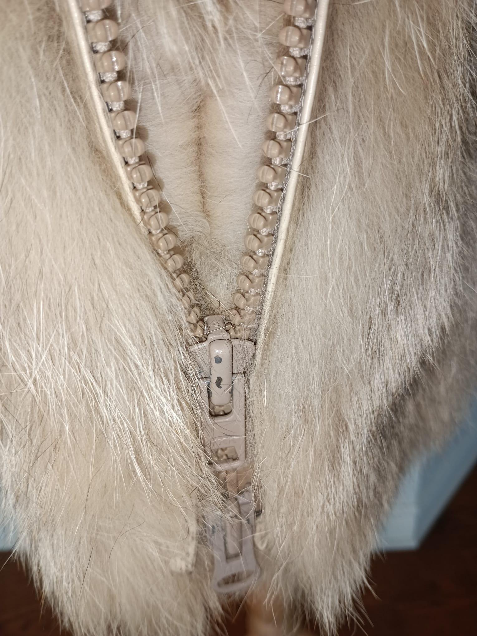 Gilet vintage in pelliccia di coyote M. in vendita 7