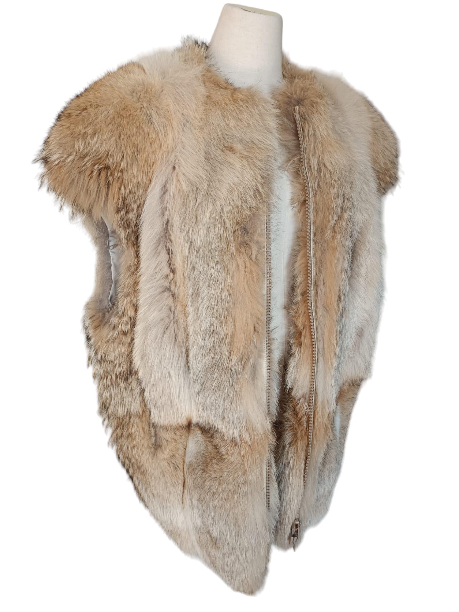 Gilet vintage in pelliccia di coyote M. In condizioni ottime in vendita a Montreal, Quebec