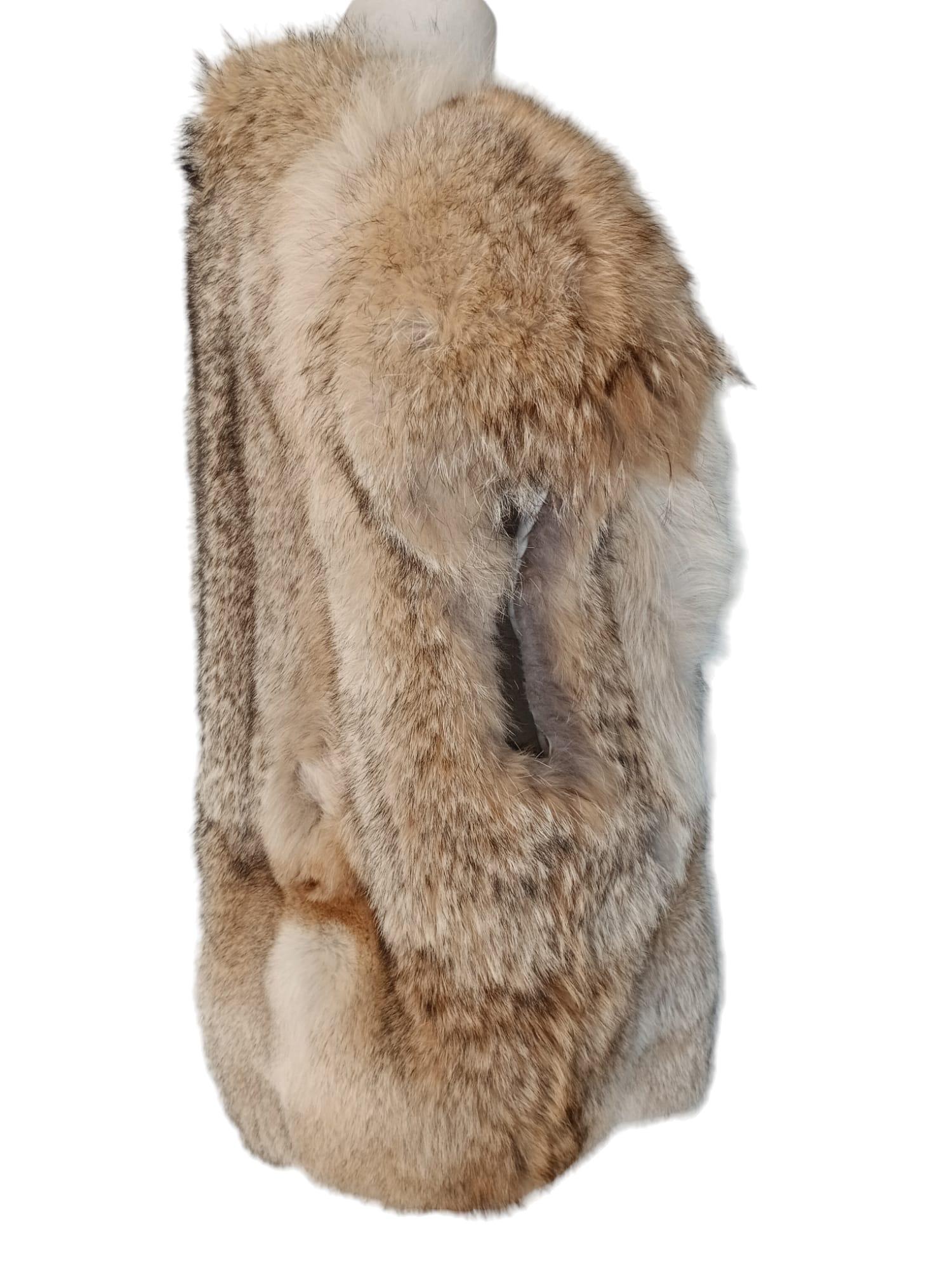 Gilet vintage in pelliccia di coyote M. in vendita 4