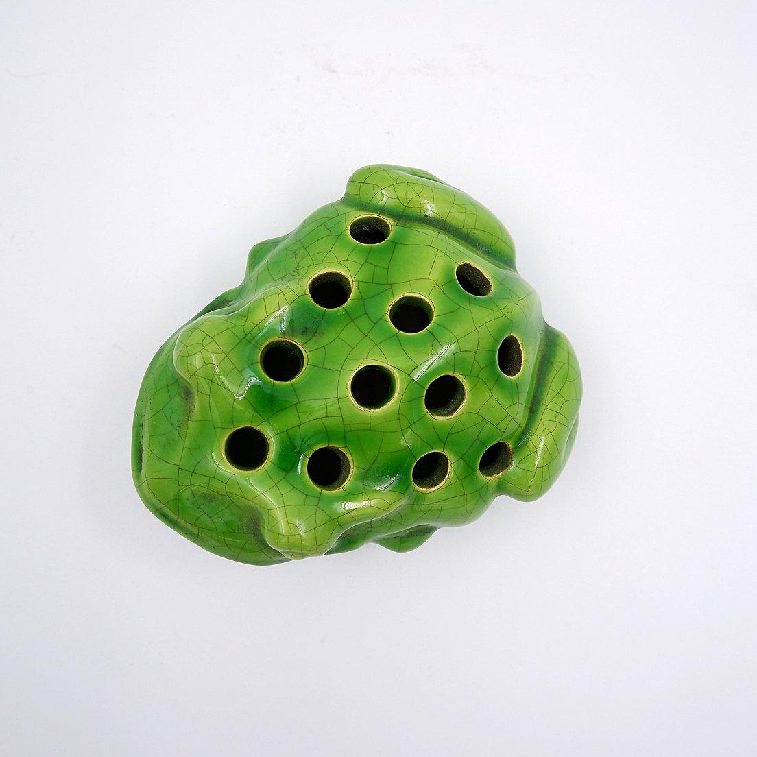 Grenouille ou bougeoir à fleurs en céramique craquelée vintage
Vase décoratif - Forg - Mid-Century
Dimensions : 12cmx15cm H:8cm 
Usure conforme à l'âge et à l'utilisation.

 