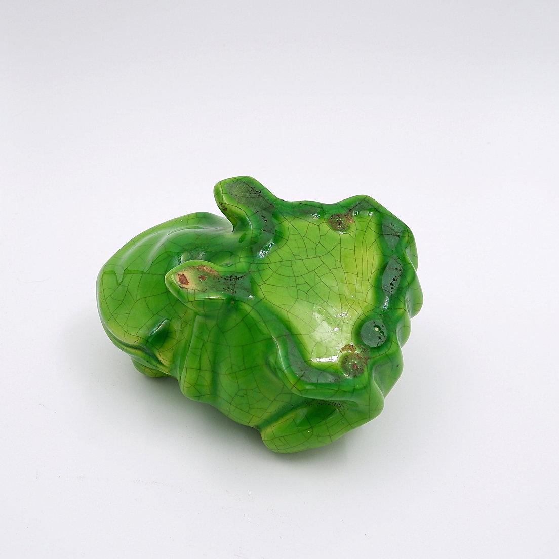 Vieille grenouille à fleurs craquée en céramique en vente 2
