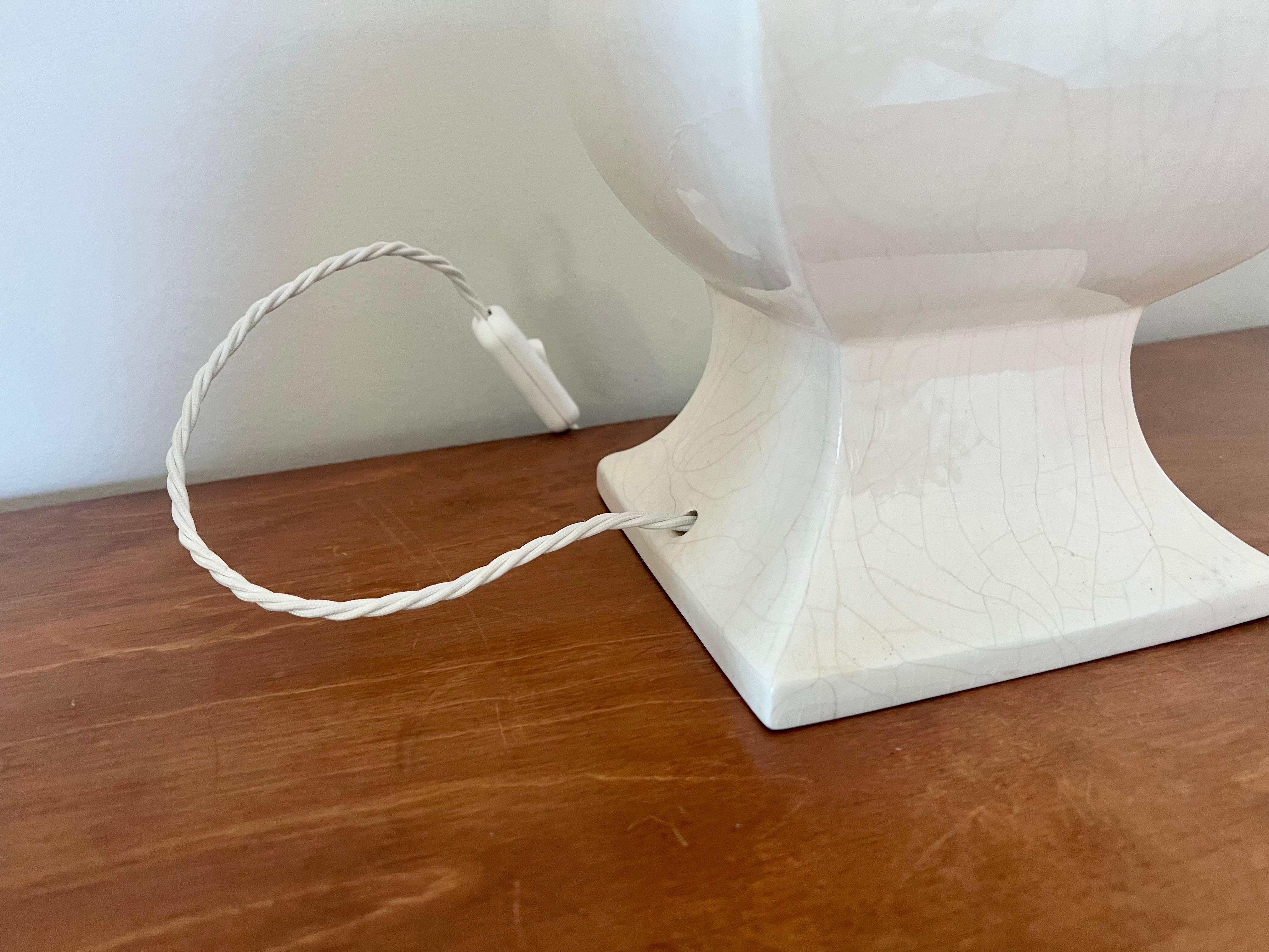 Lámpara de mesa vintage de cerámica esmaltada craquelada. Francia, años 70 en venta 1