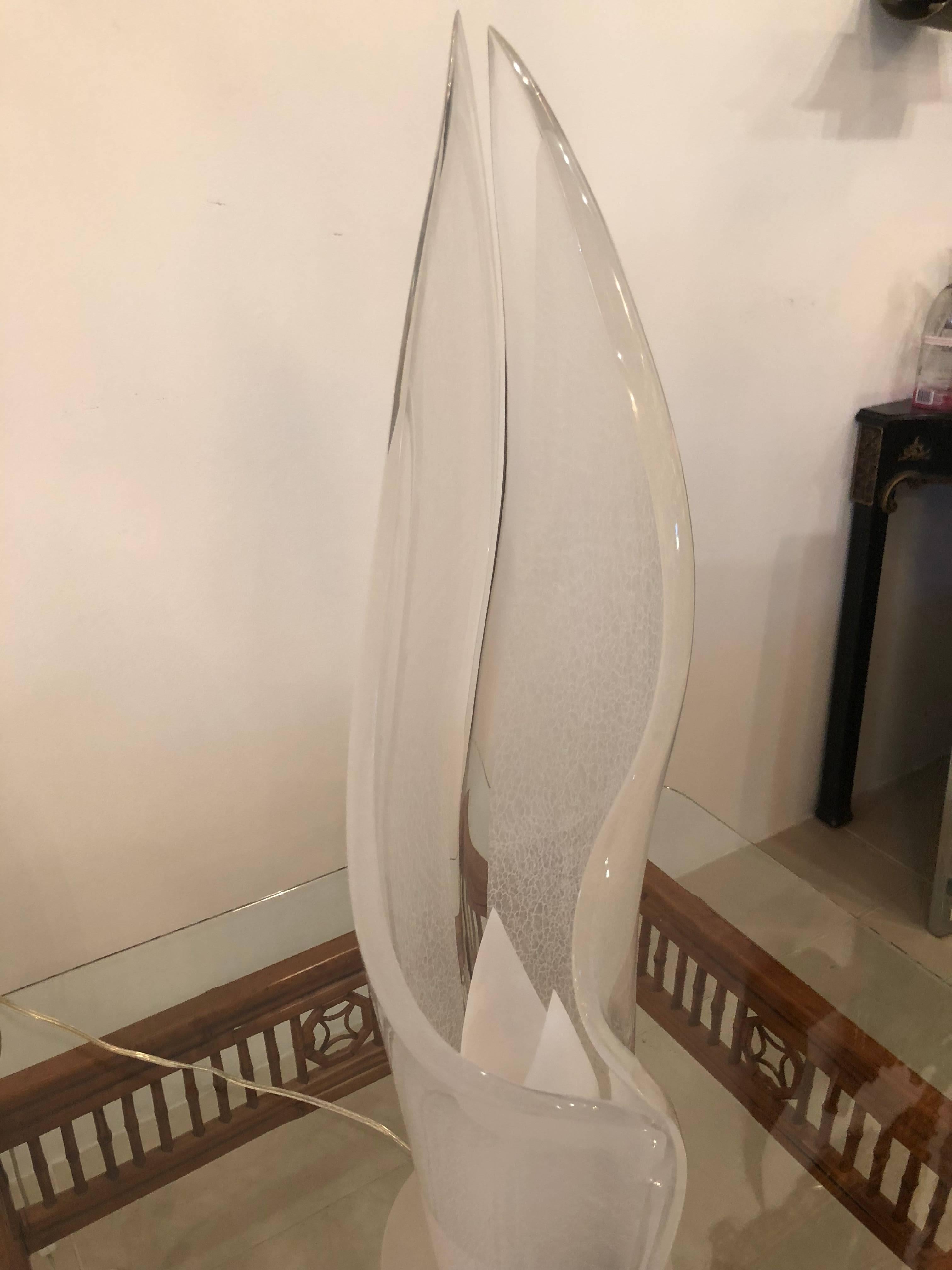 Late 20th Century Vintage Crackled Lucite Free-Form Sculpture Table Lamp For Sale