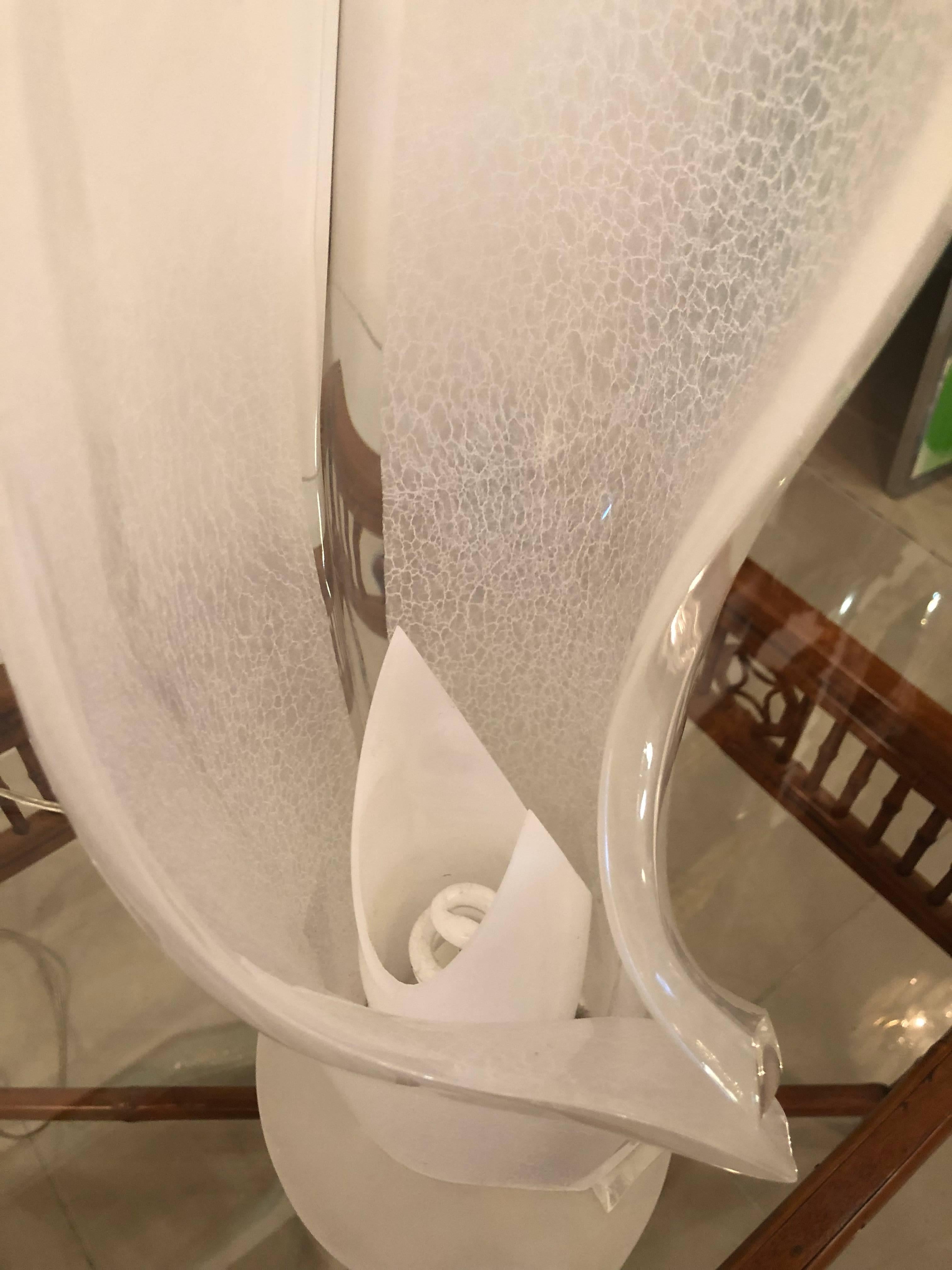 Vintage Crackled Lucite Free-Form Sculpture Table Lamp For Sale 1