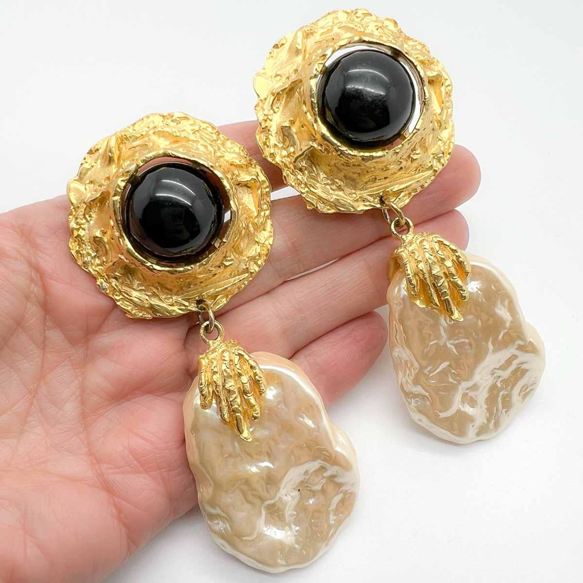 Vintage Craft Statement Earrings. Stunning gigantic earrings comprising the chicest trio of colours. Richly gold textured metal, large black cabochon and fabulous large baroque style pearl drops. Sublime.

Vintage Condition: Very good without damage