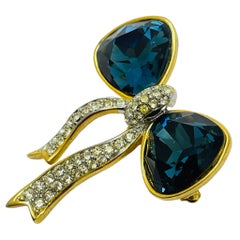 Broche de diseño vintage CRAFT firmado en tono dorado con cristal de zafiro y lazo macizo