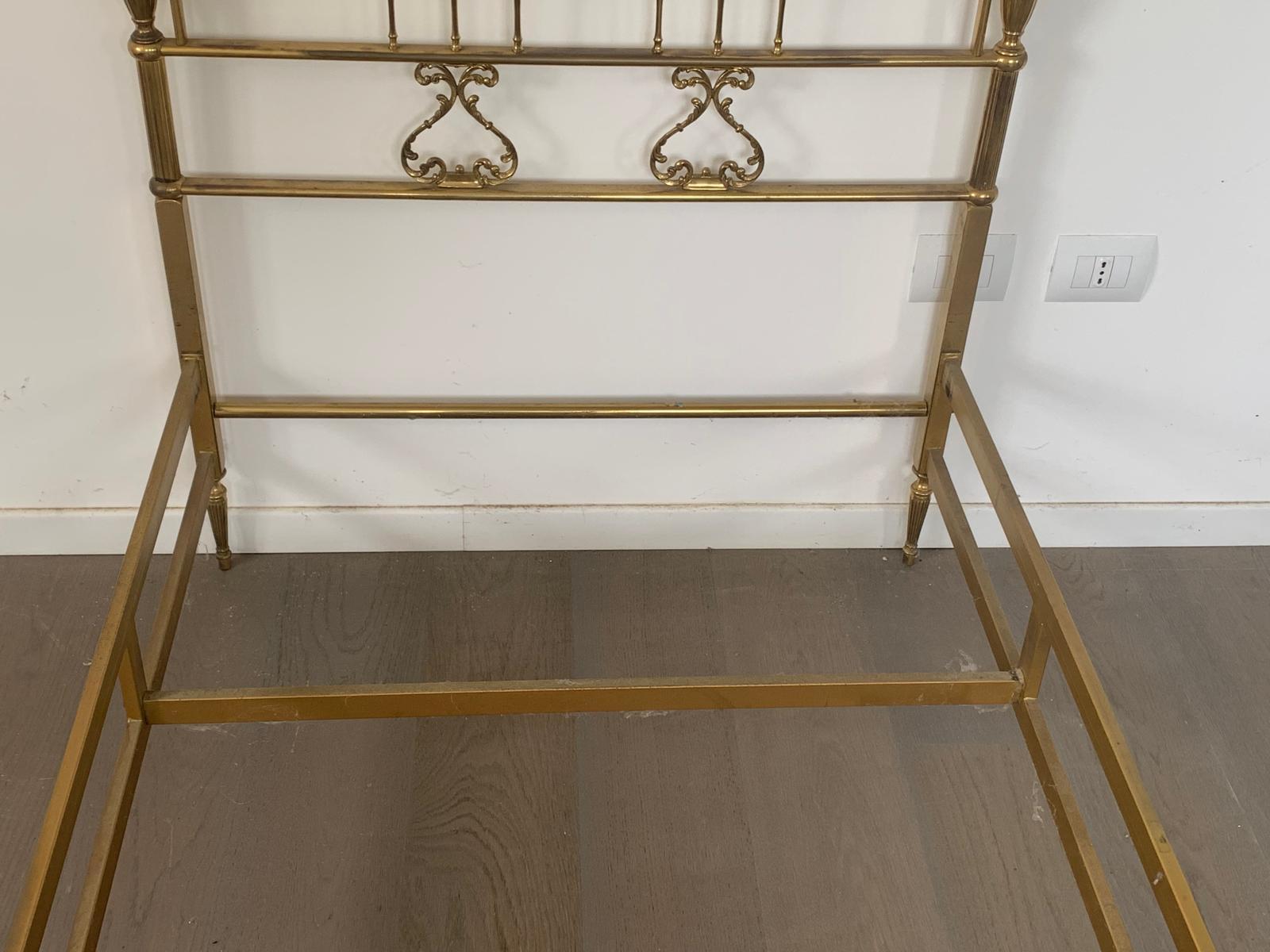 Vintage Crafted Brass Bed Frame, 1950 In Good Condition For Sale In Montelabbate, PU