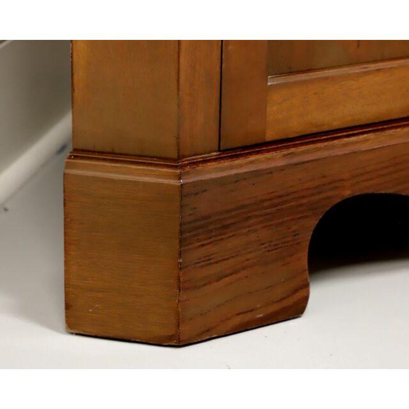 20th Century CRAFTIQUE Solid Mahogany Chippendale Corner Cupboard / Cabinet