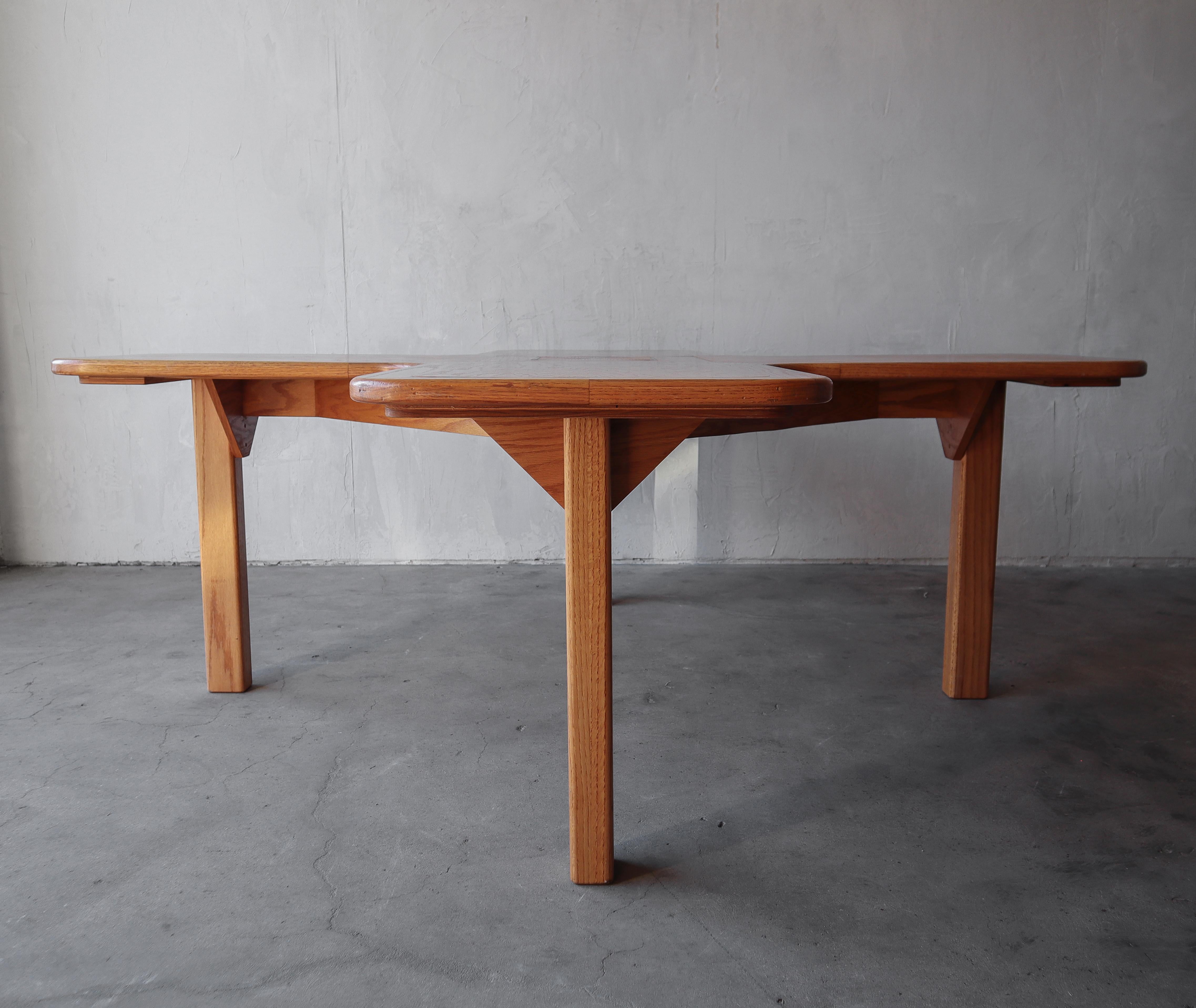 Vintage Craftsman Oak Center Table In Good Condition For Sale In Las Vegas, NV