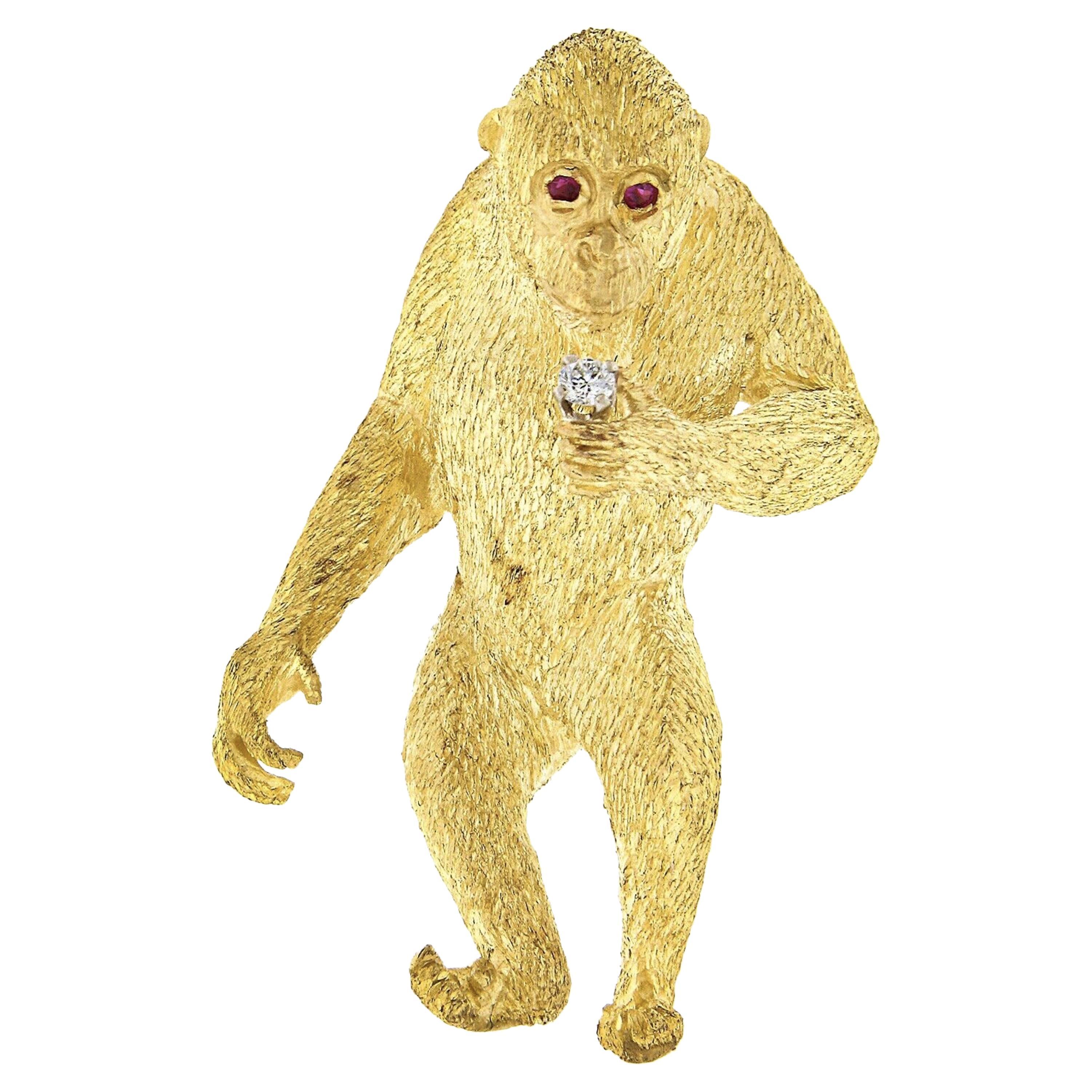 Vintage Craig Drake 18K Gold Ruby & Diamond Textured Gorilla Monkey Brooch Pin For Sale