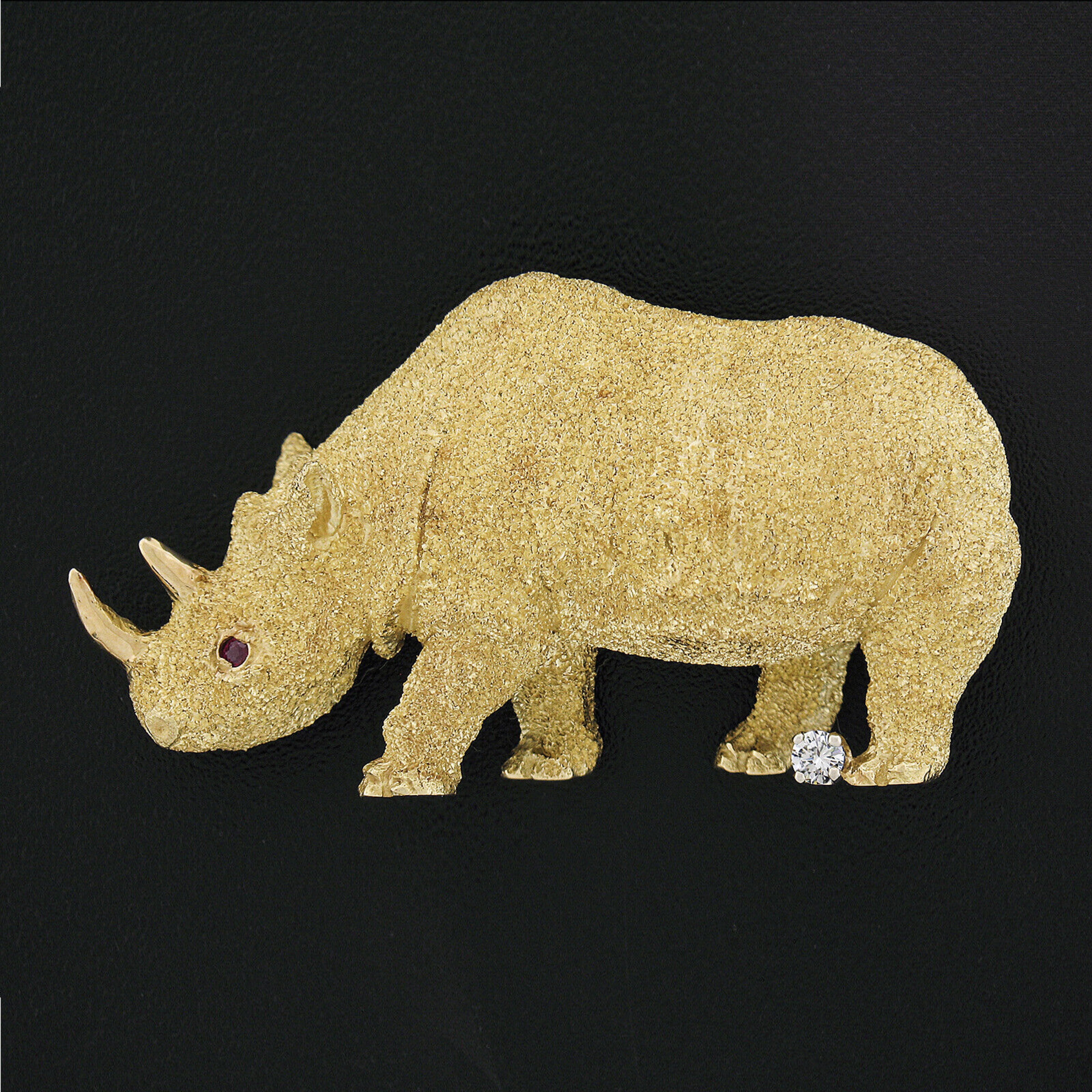 Vintage Craig Drake 18K Gold Ruby & Diamond Textured Rhinoceros Rhino Brooch Pin In Good Condition In Montclair, NJ
