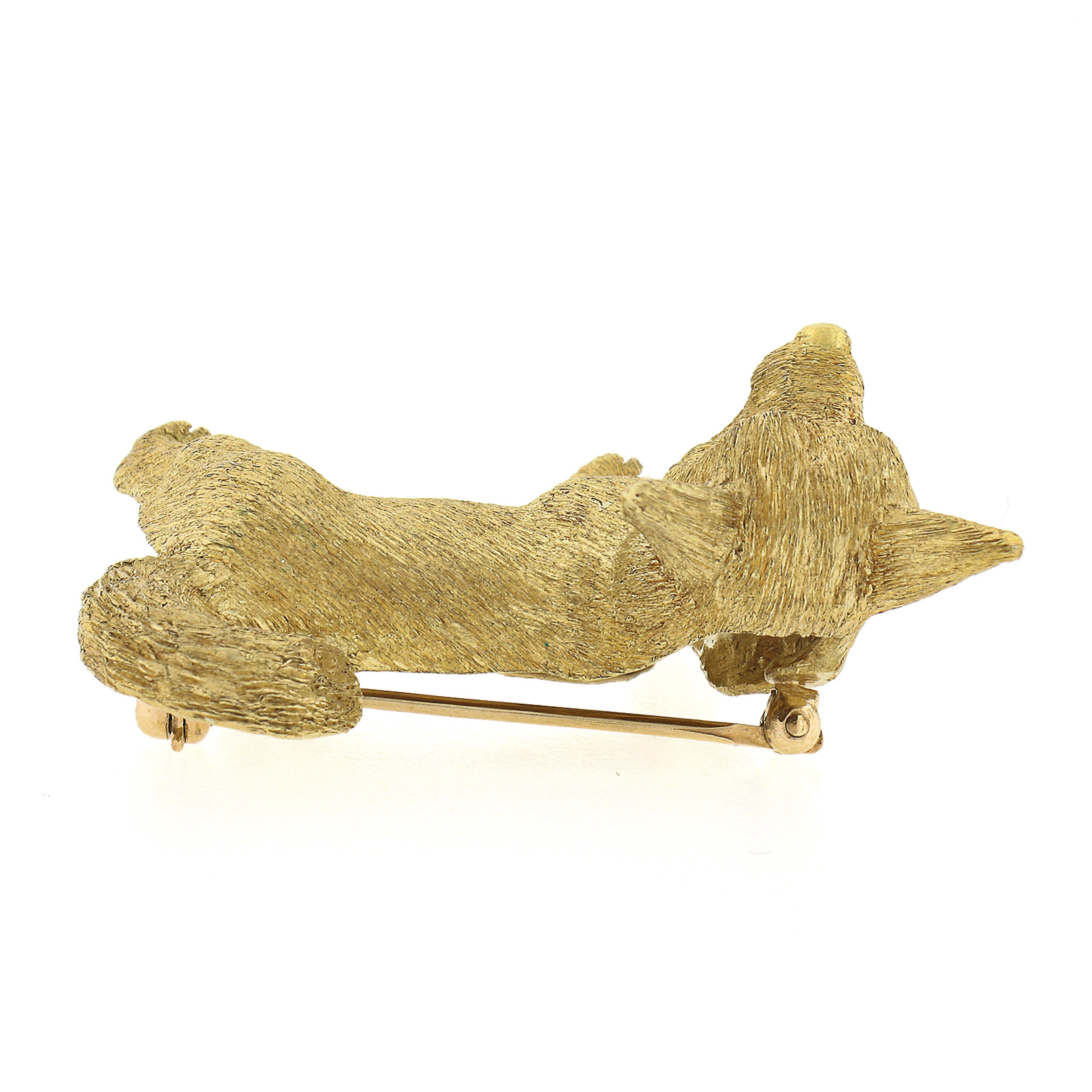 Vintage Craig Drake 18k Gold Ruby Eyes Detailed Textured Shepard Dog Brooch Pin In Excellent Condition In Montclair, NJ