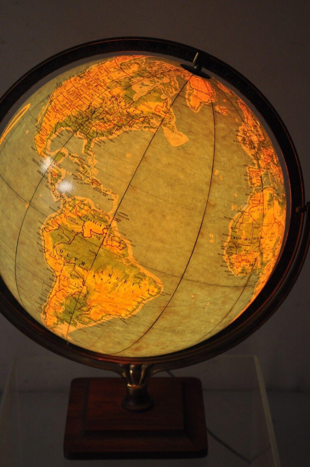 Globe terrestre physique et terrestre éclairé de 16 pouces de Cram's en vente 1