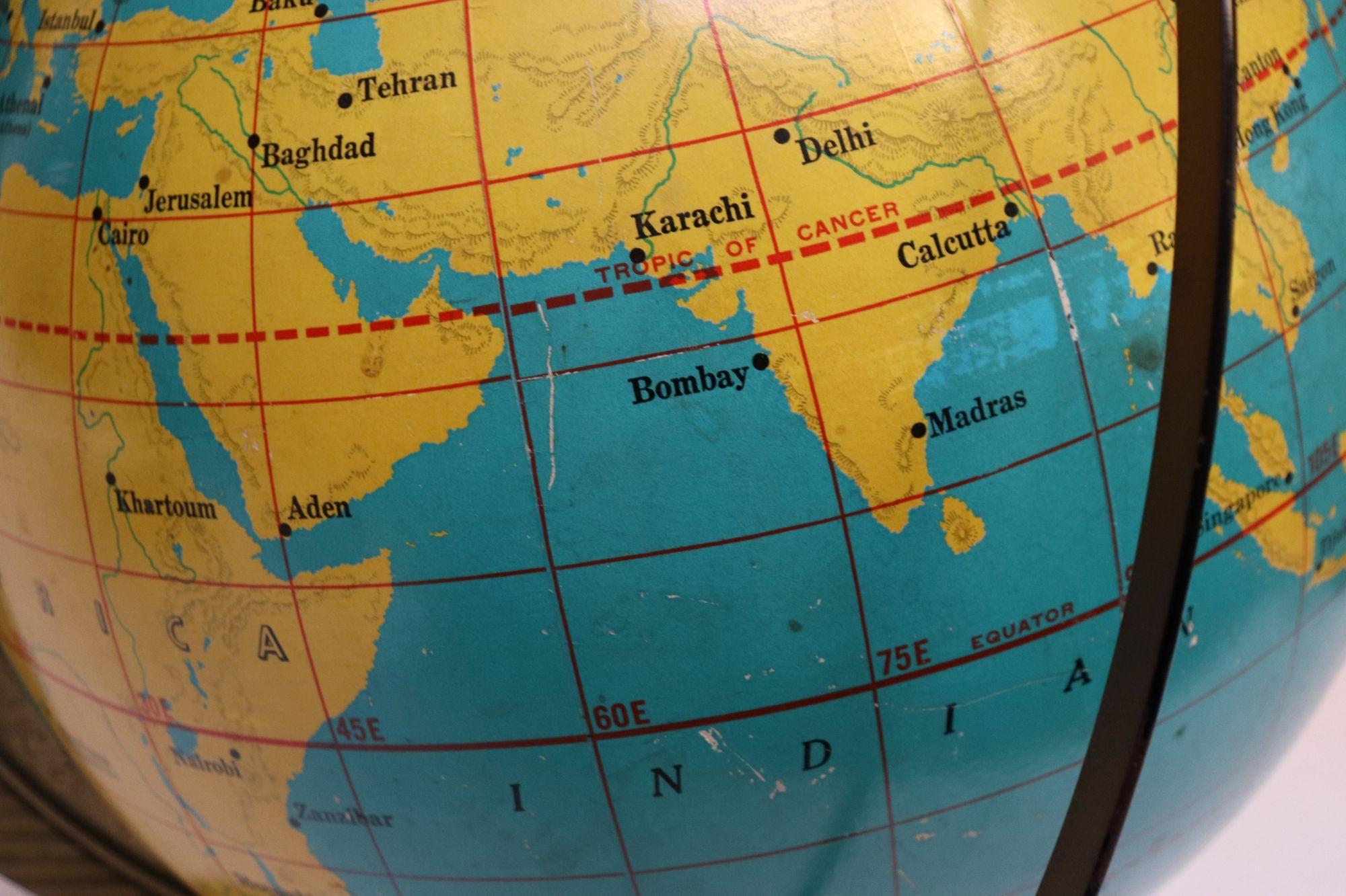 Cram's Deluxe Globe d'epoca con indicatore giornaliero automatico dei raggi solari in vendita 1