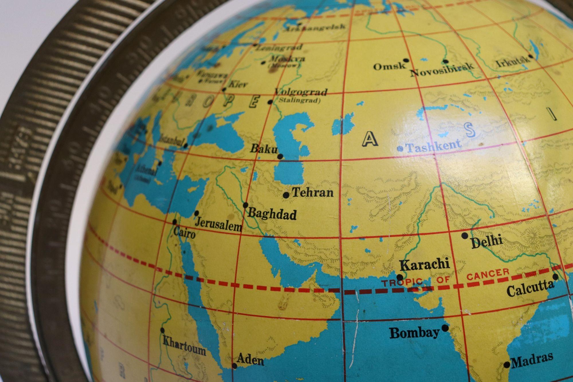 Cram's Deluxe Globe d'epoca con indicatore giornaliero automatico dei raggi solari in vendita 12