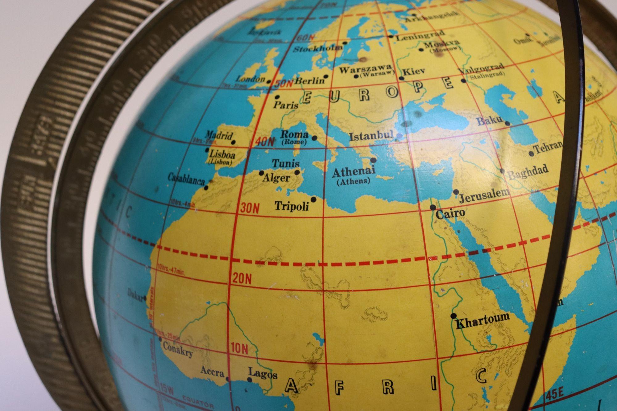 Cram's Deluxe Globe d'epoca con indicatore giornaliero automatico dei raggi solari in vendita 11