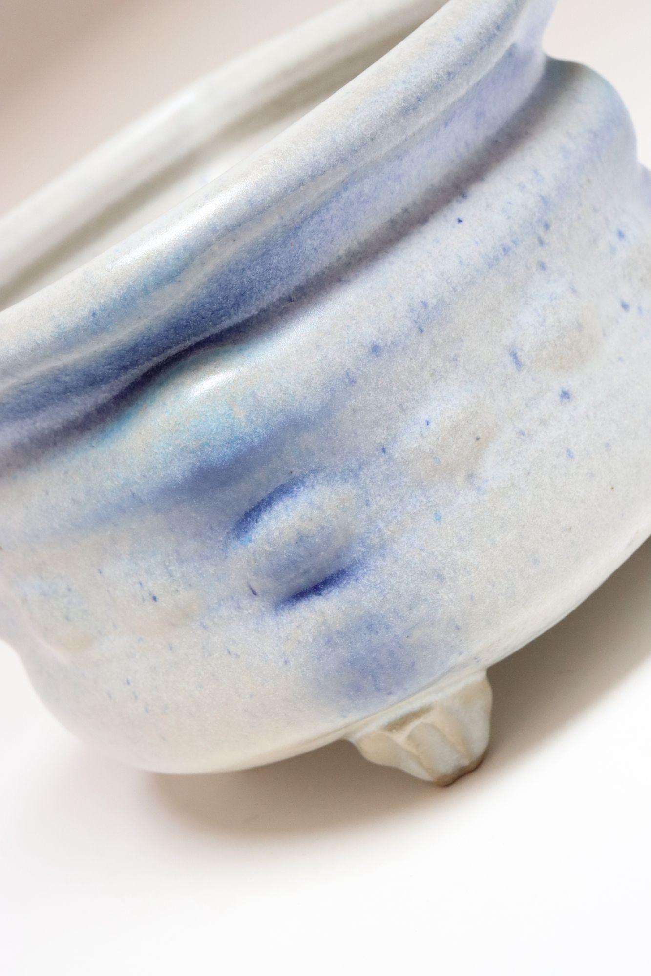 Vintage Creme und Blau Matte Glasur Studio Keramische Pflanzgefäß von Deanna Nichols im Angebot 5